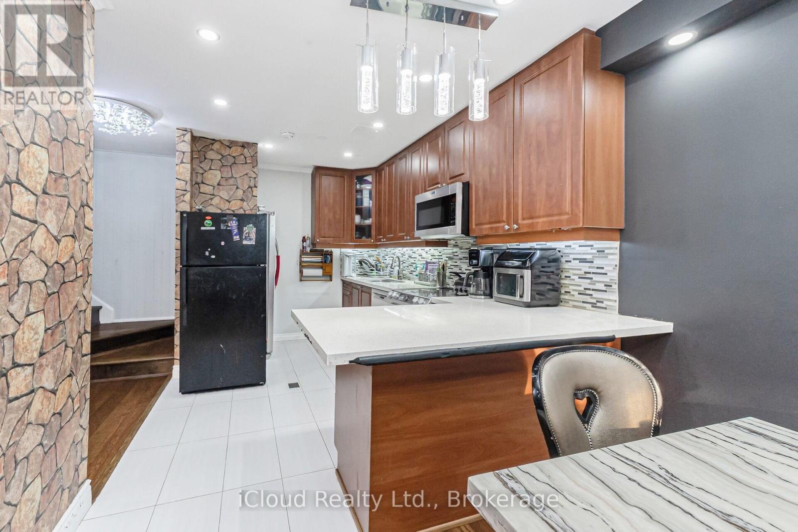 10 - 40 Rabbit Lane, Toronto, Ontario  M9B 5S6 - Photo 19 - W12439824