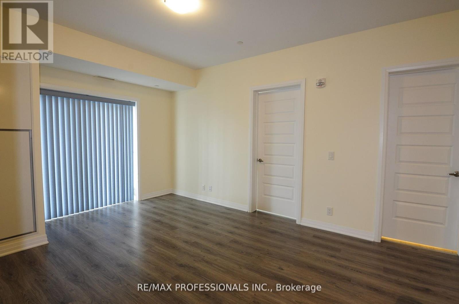 210 - 128 Grovewood Common, Oakville, Ontario  L6H 0X3 - Photo 10 - W12439833