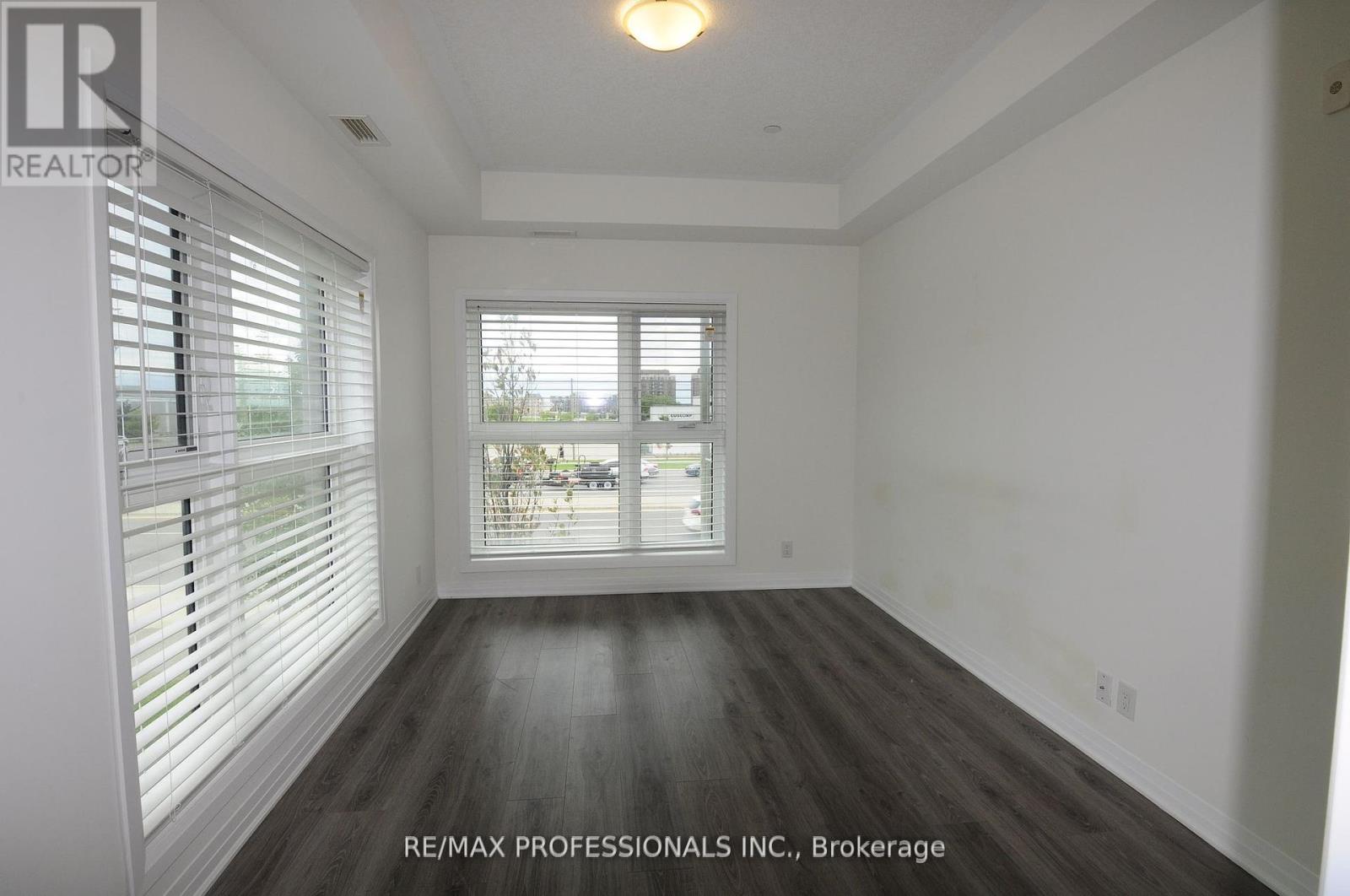 210 - 128 Grovewood Common, Oakville, Ontario  L6H 0X3 - Photo 11 - W12439833