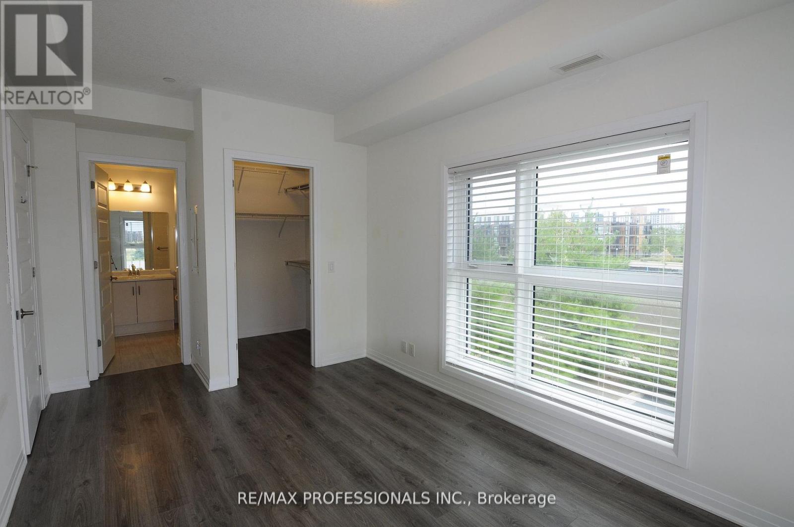 210 - 128 Grovewood Common, Oakville, Ontario  L6H 0X3 - Photo 13 - W12439833
