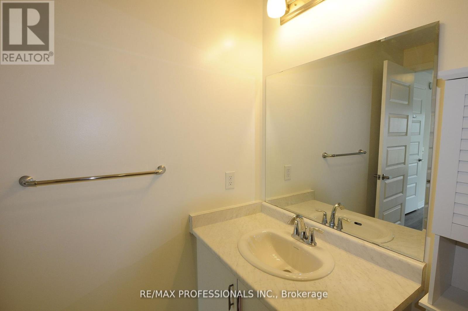 210 - 128 Grovewood Common, Oakville, Ontario  L6H 0X3 - Photo 17 - W12439833