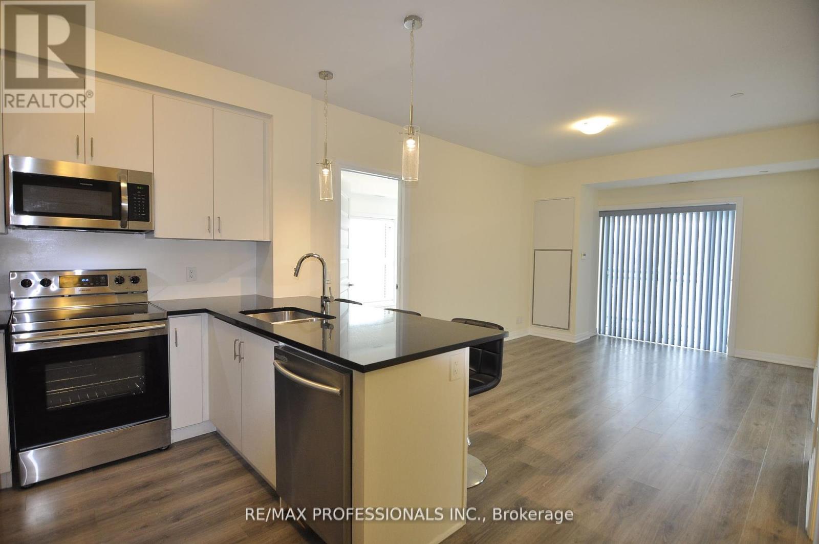 210 - 128 Grovewood Common, Oakville, Ontario  L6H 0X3 - Photo 6 - W12439833