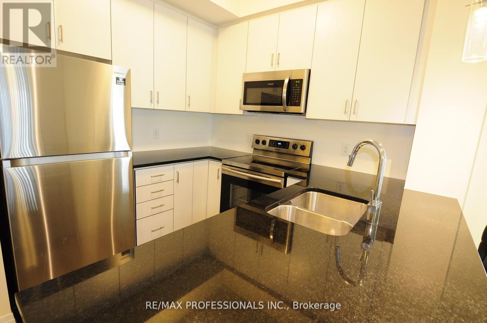 210 - 128 Grovewood Common, Oakville, Ontario  L6H 0X3 - Photo 9 - W12439833