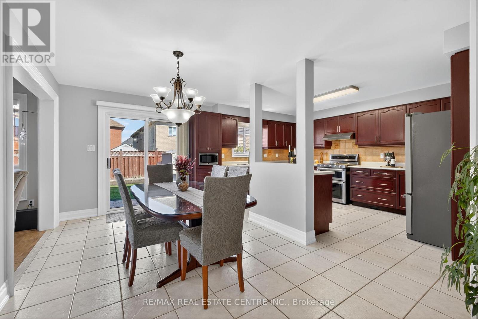 7 Larkmead Place, Brampton, Ontario  L6R 2R9 - Photo 10 - W12439846