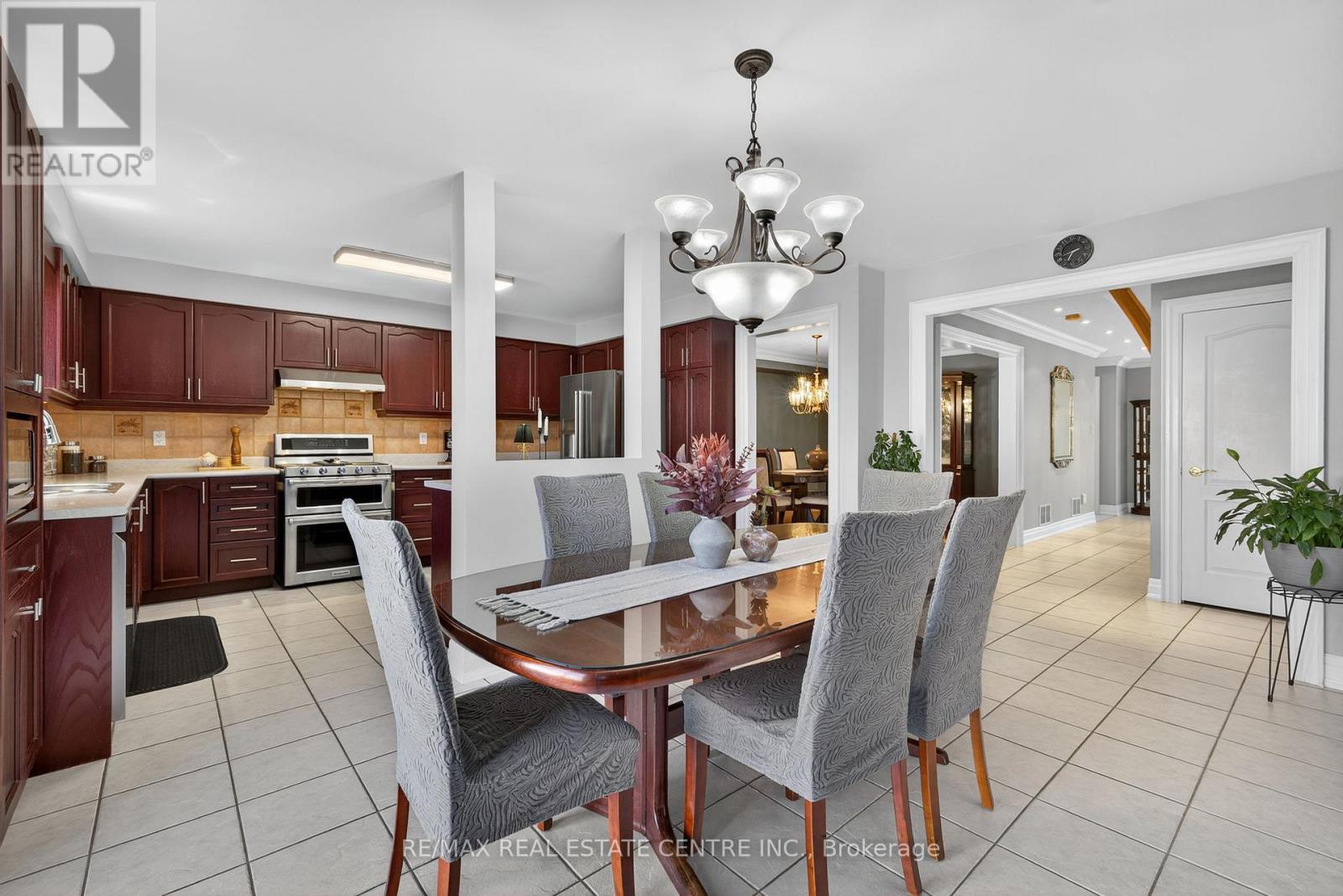 7 Larkmead Place, Brampton, Ontario  L6R 2R9 - Photo 11 - W12439846