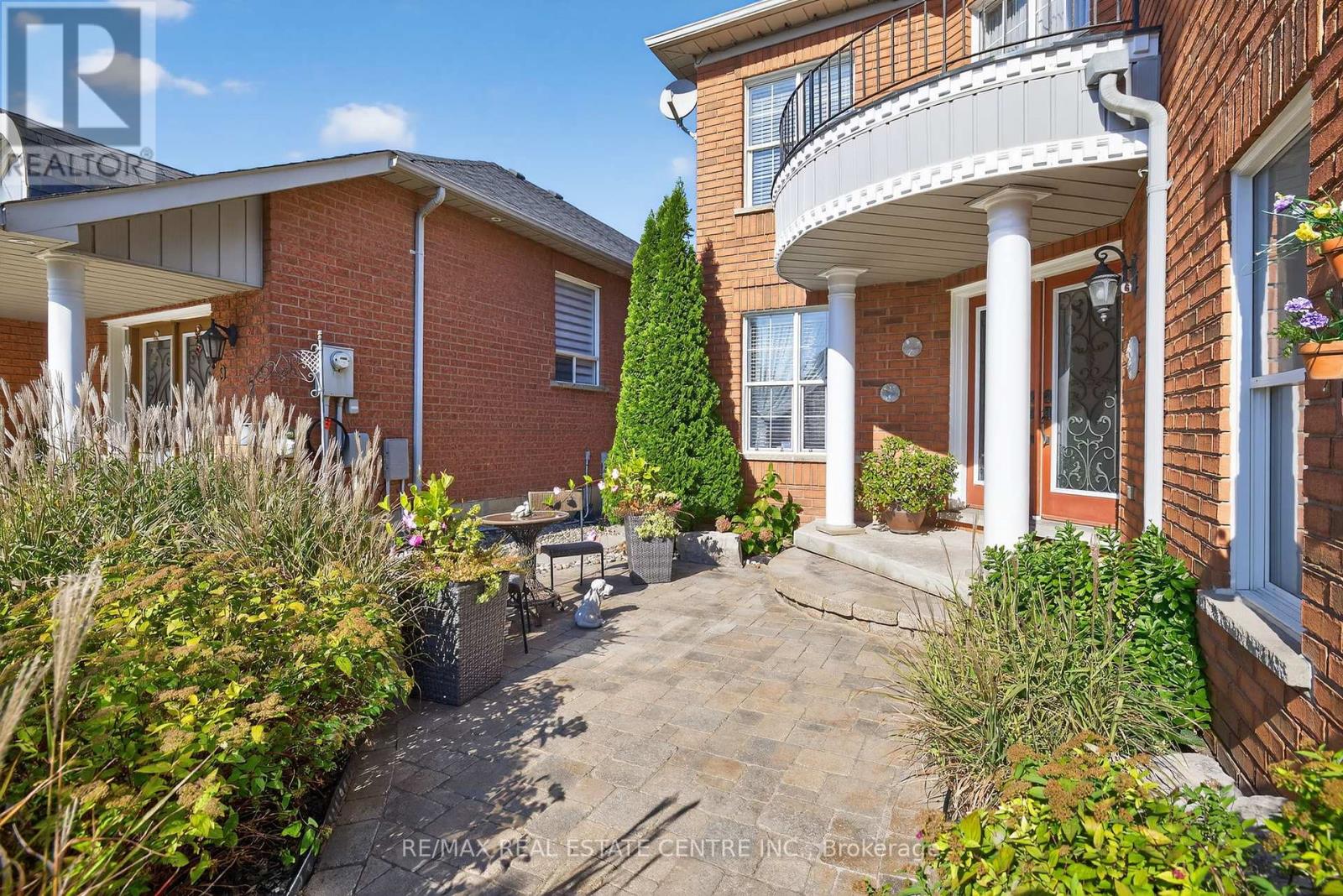 7 Larkmead Place, Brampton, Ontario  L6R 2R9 - Photo 2 - W12439846