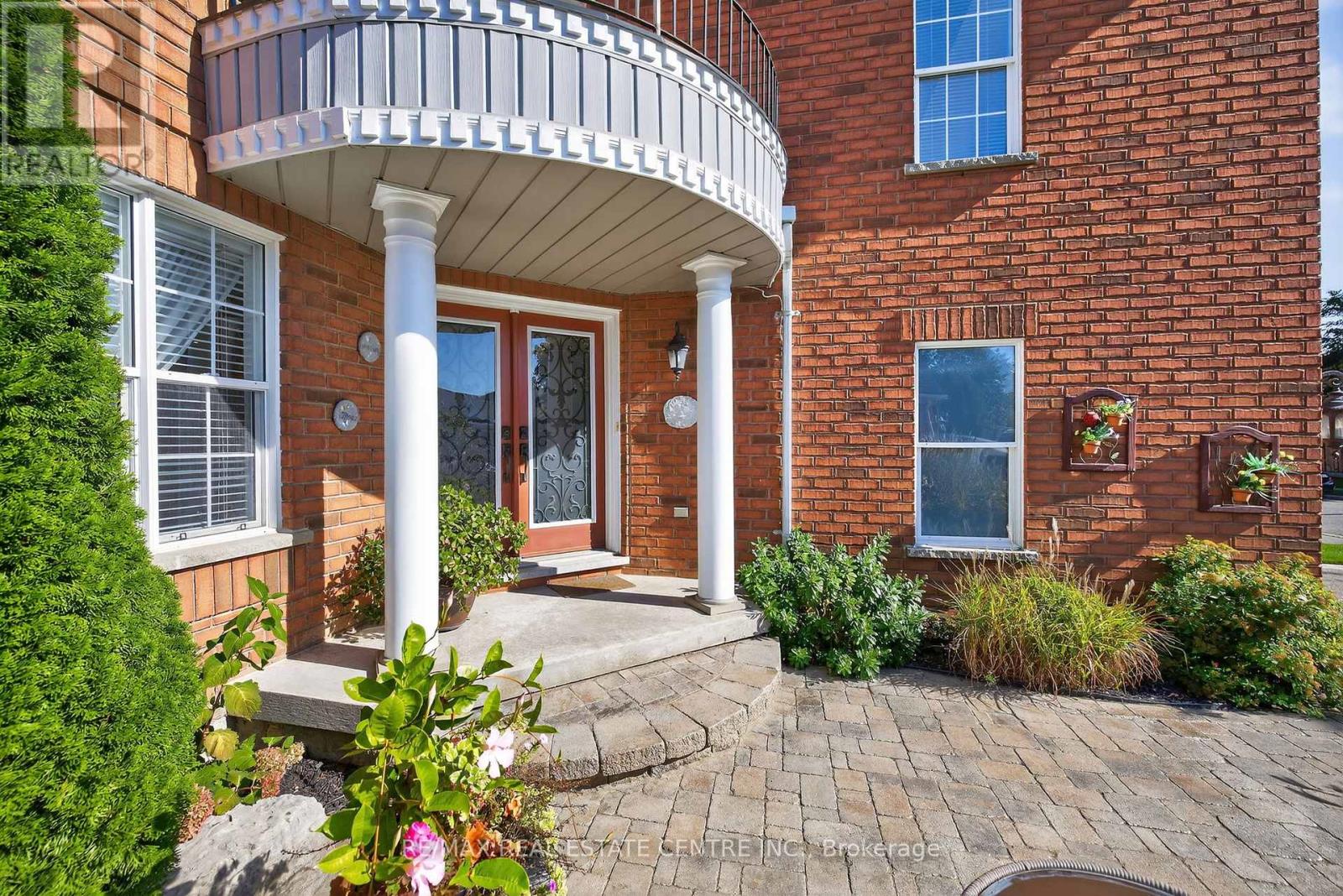 7 Larkmead Place, Brampton, Ontario  L6R 2R9 - Photo 3 - W12439846