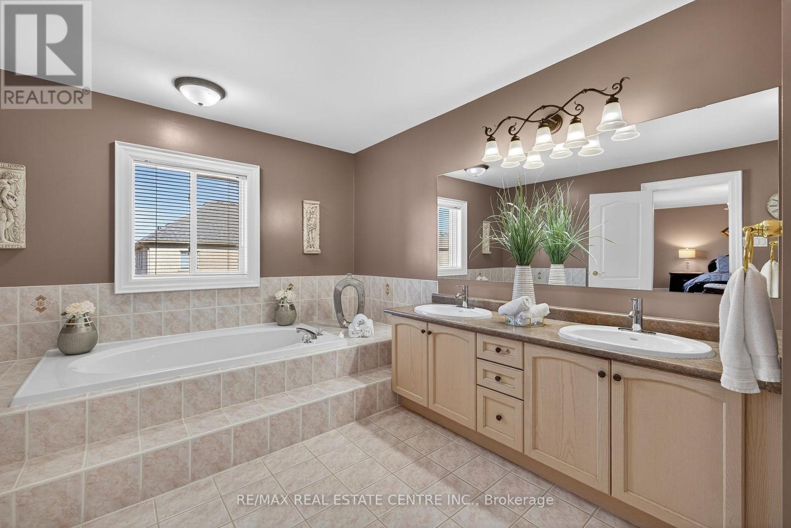 7 Larkmead Place, Brampton, Ontario  L6R 2R9 - Photo 40 - W12439846
