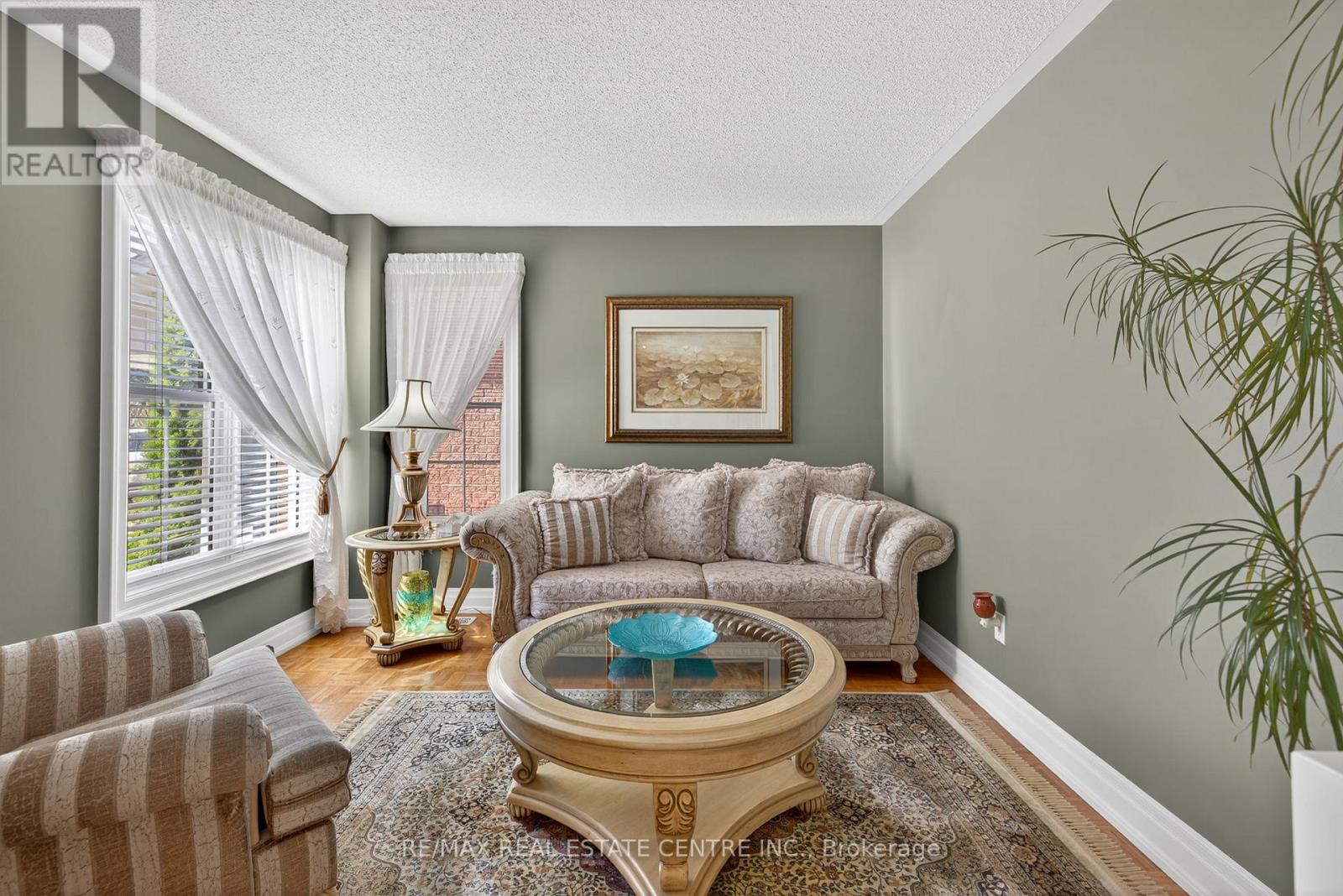 7 Larkmead Place, Brampton, Ontario  L6R 2R9 - Photo 6 - W12439846