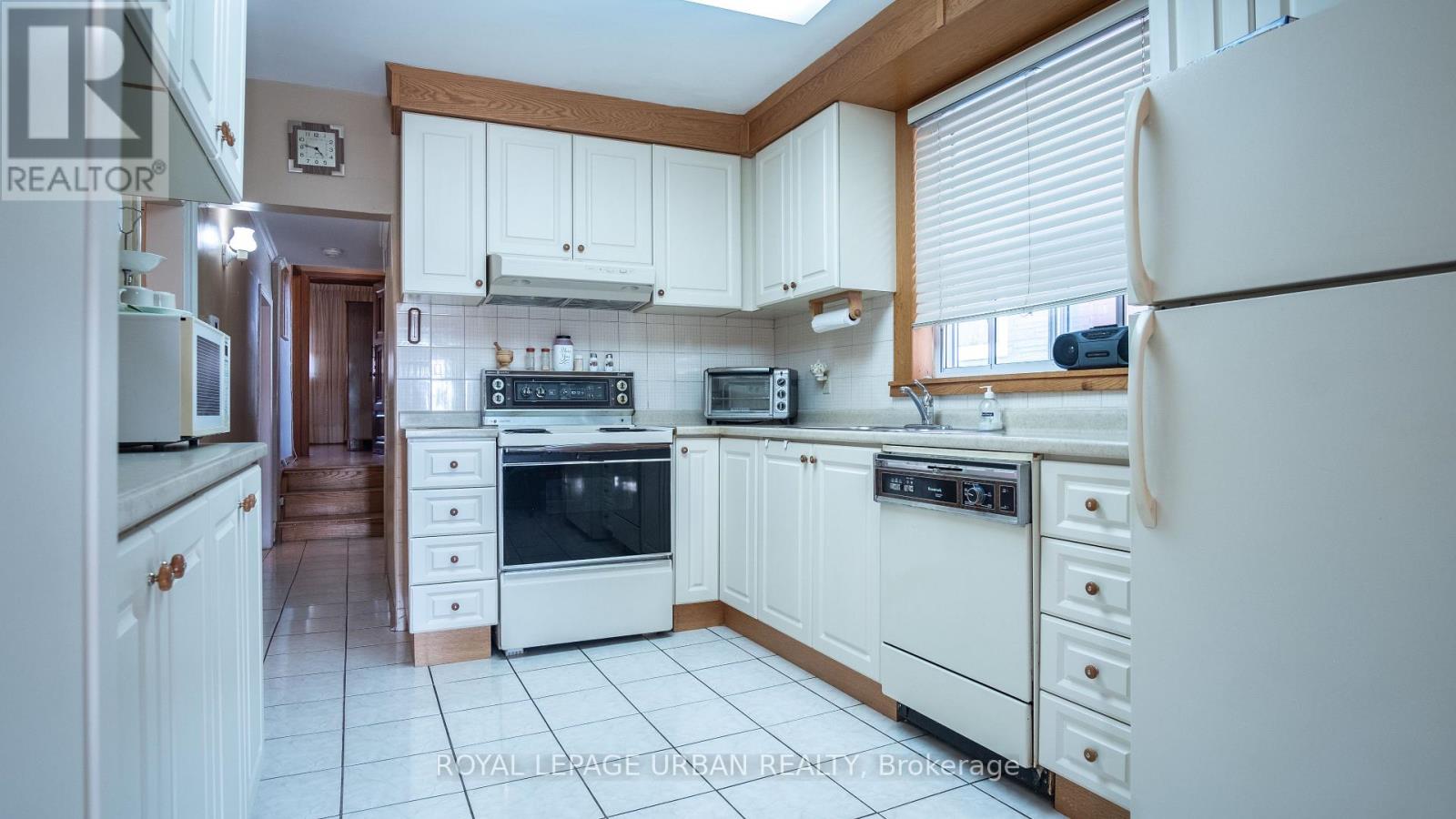 173 Ennerdale Road, Toronto, Ontario  M6E 4C8 - Photo 14 - W12439848