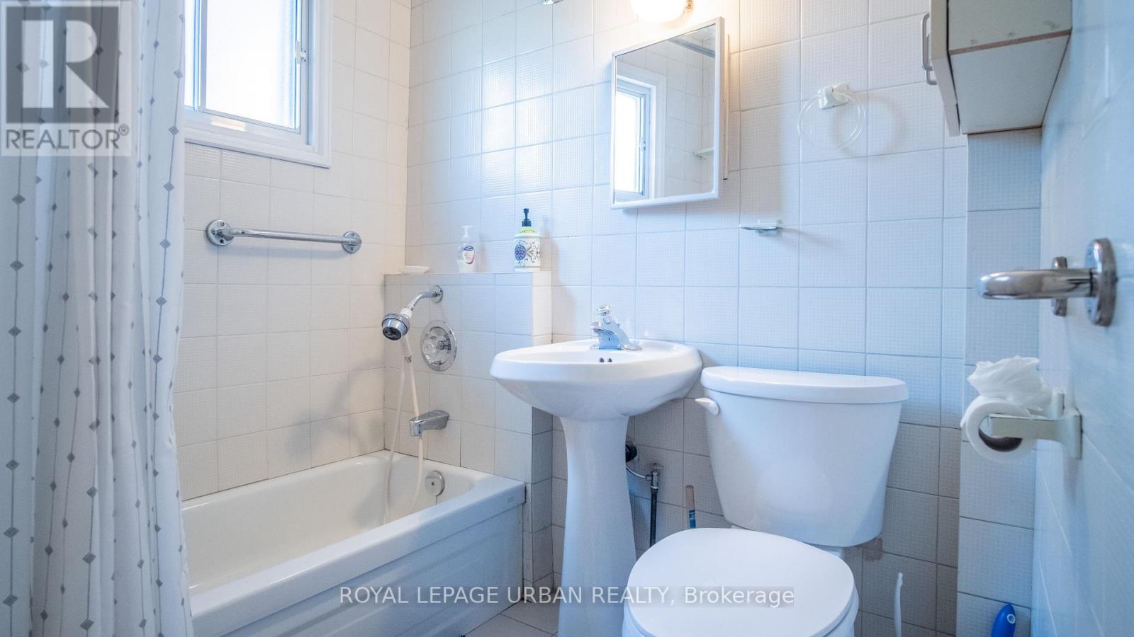 173 Ennerdale Road, Toronto, Ontario  M6E 4C8 - Photo 27 - W12439848