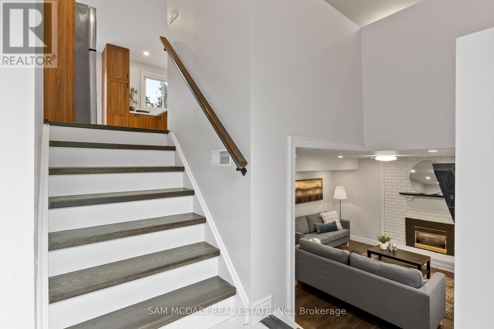 7209 Fayette Circle, Mississauga, Ontario  L5N 1Y5 - Photo 5 - W12439865