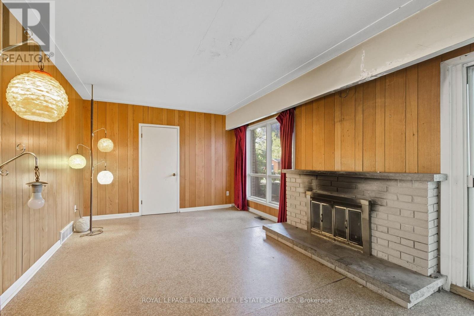 264 Camelot Drive, Burlington, Ontario  L7L 2G1 - Photo 13 - W12439867
