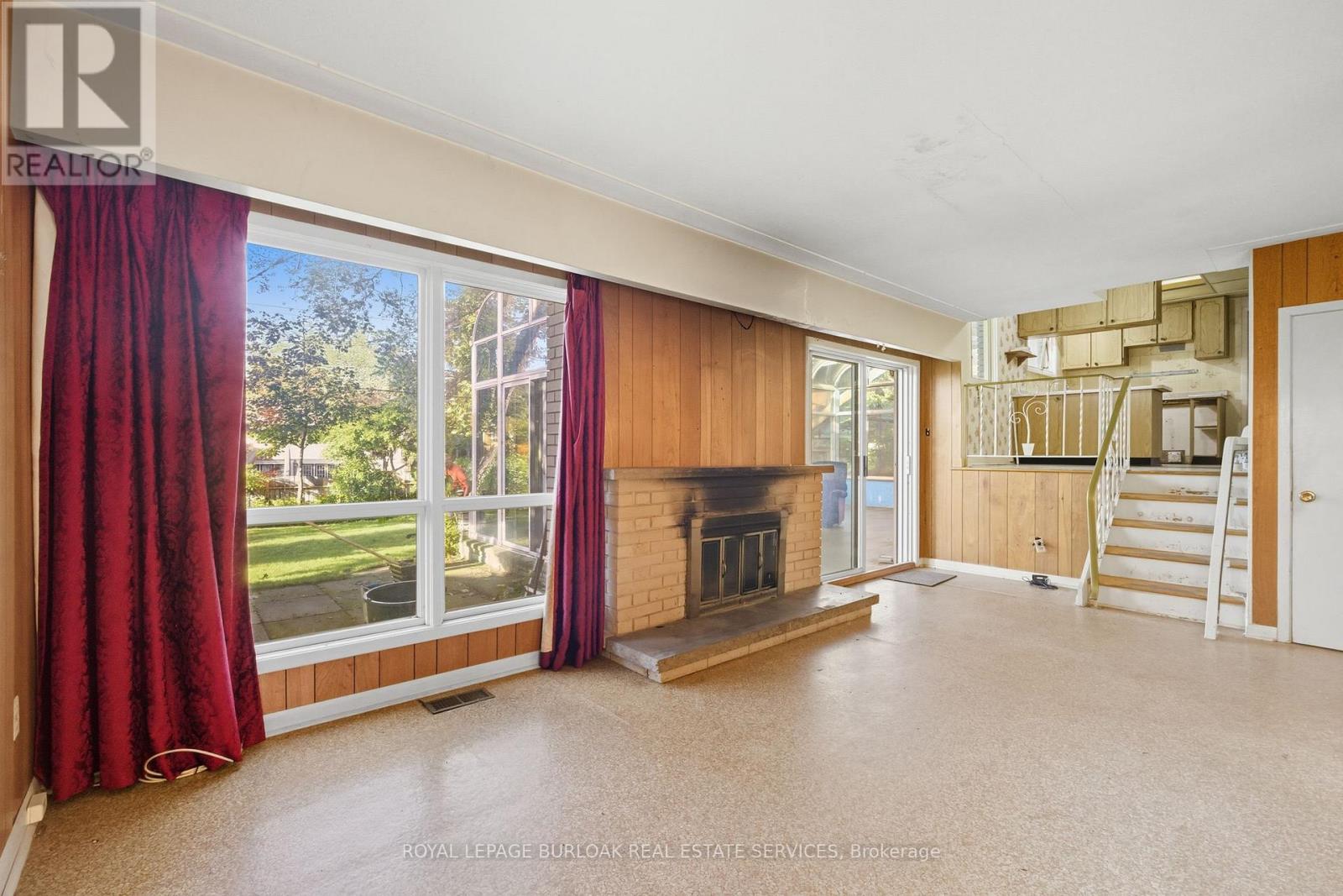 264 Camelot Drive, Burlington, Ontario  L7L 2G1 - Photo 14 - W12439867