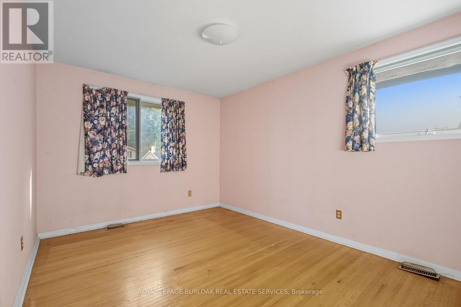 264 Camelot Drive, Burlington, Ontario  L7L 2G1 - Photo 20 - W12439867