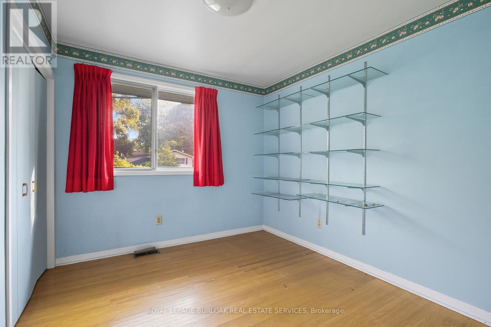 264 Camelot Drive, Burlington, Ontario  L7L 2G1 - Photo 22 - W12439867