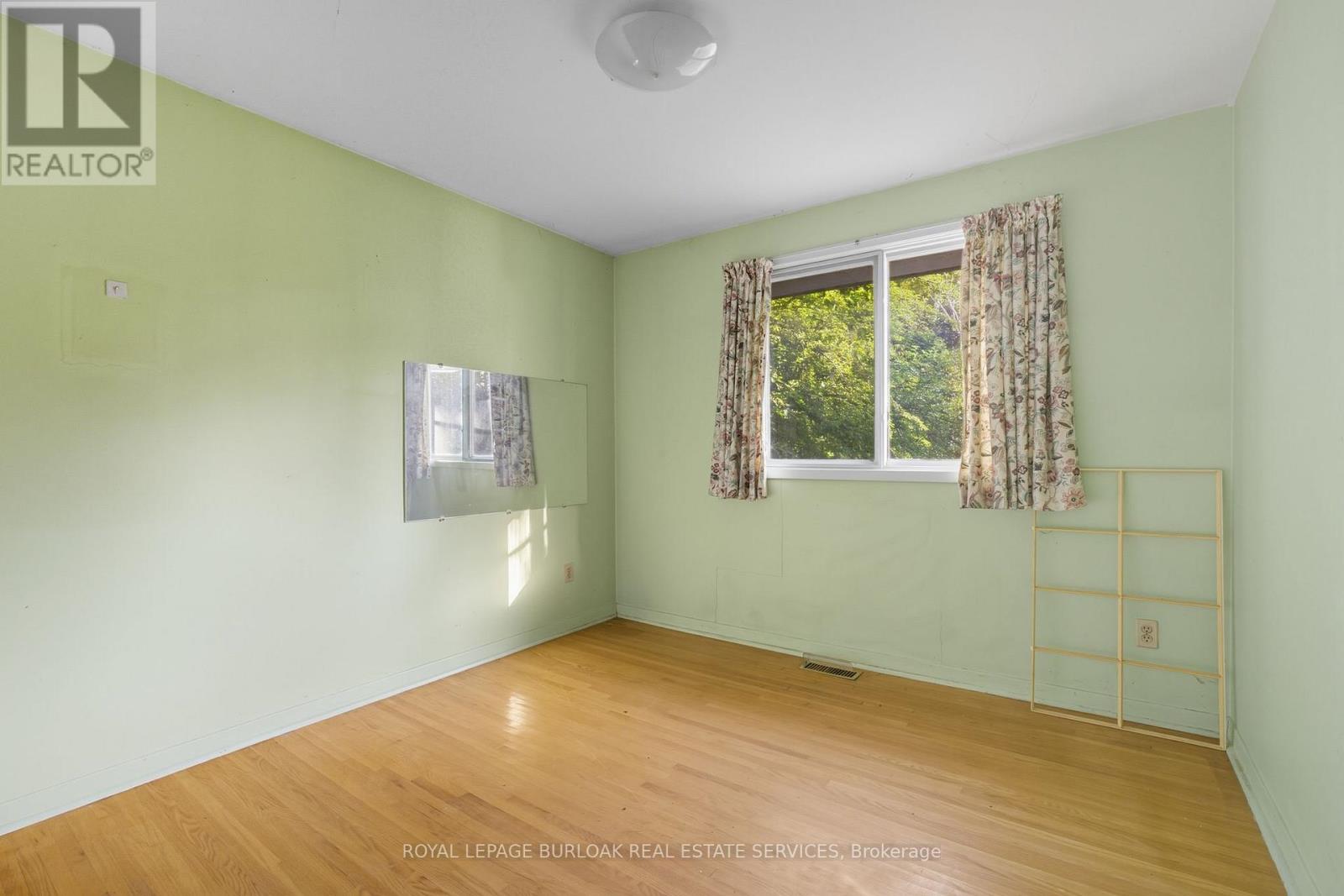 264 Camelot Drive, Burlington, Ontario  L7L 2G1 - Photo 24 - W12439867