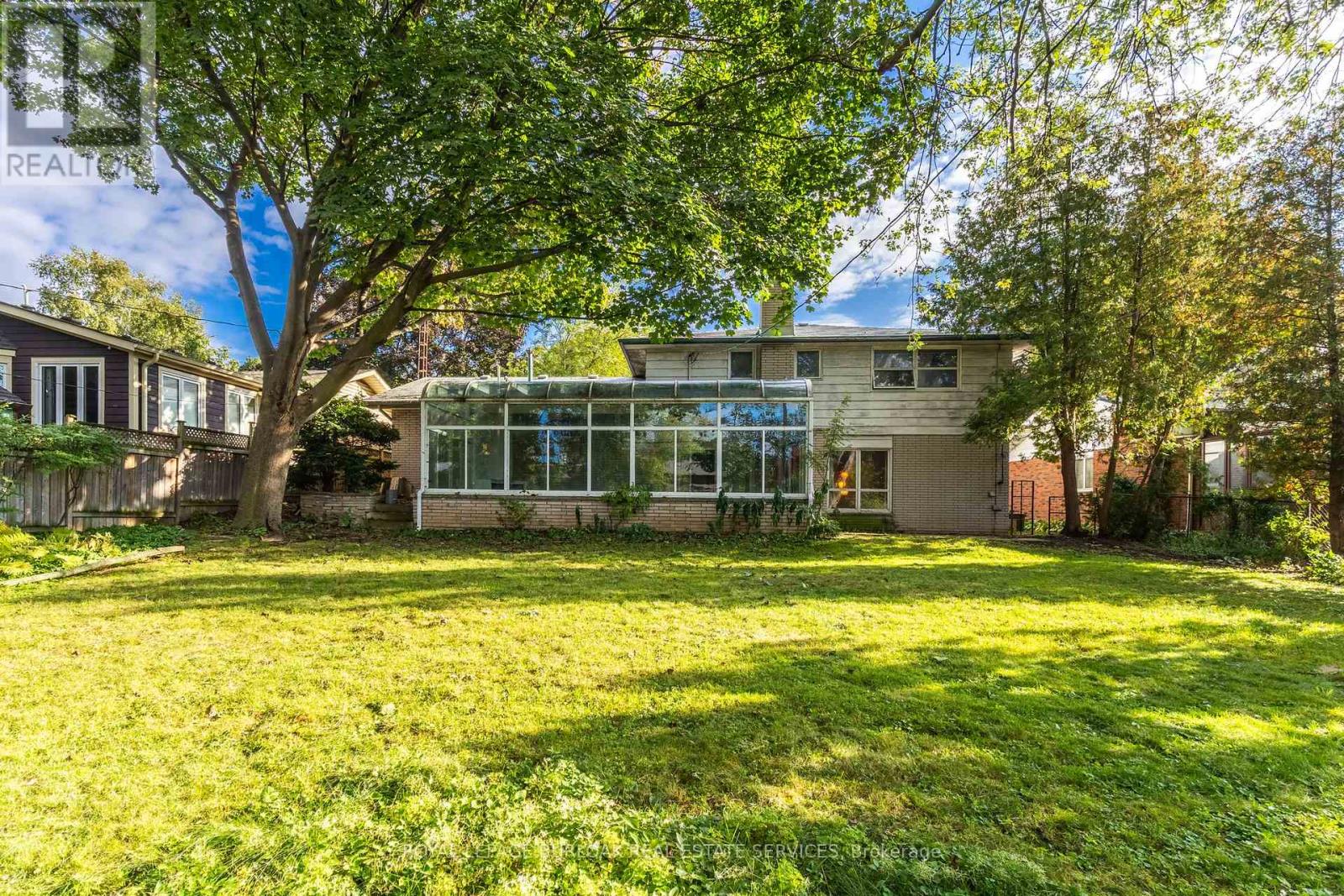 264 Camelot Drive, Burlington, Ontario  L7L 2G1 - Photo 28 - W12439867