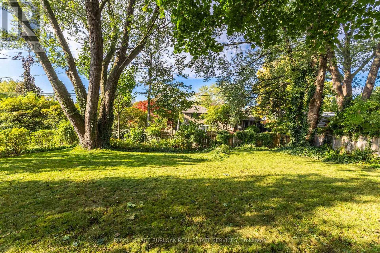 264 Camelot Drive, Burlington, Ontario  L7L 2G1 - Photo 29 - W12439867