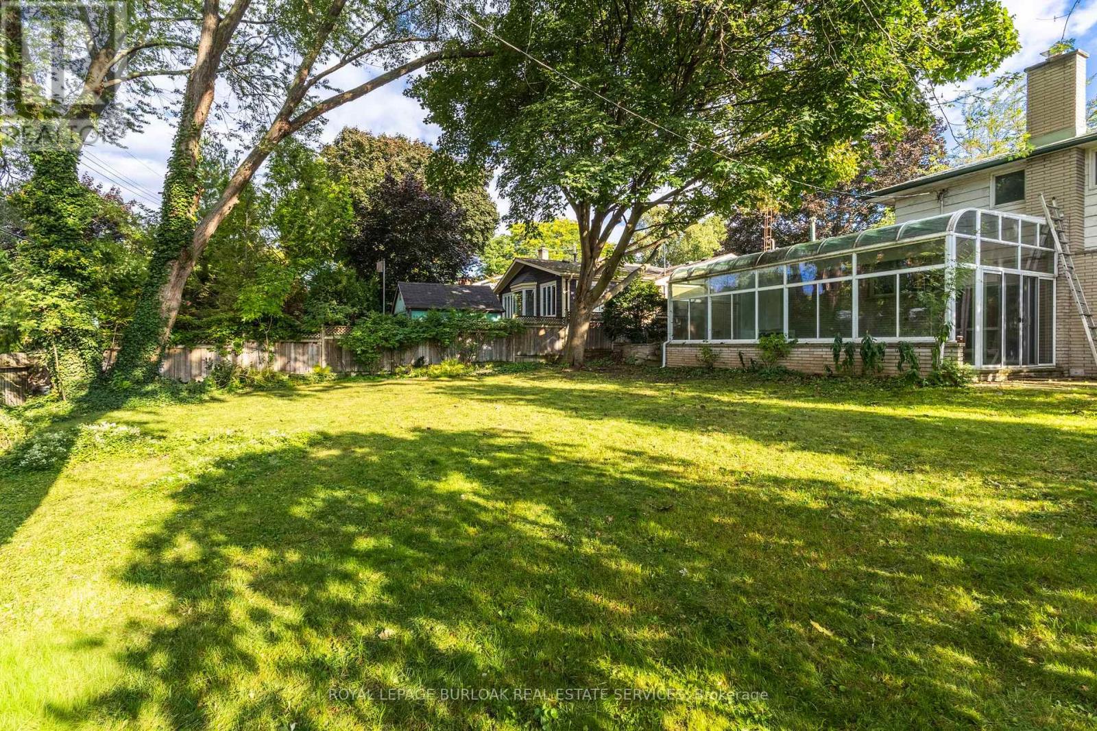 264 Camelot Drive, Burlington, Ontario  L7L 2G1 - Photo 30 - W12439867