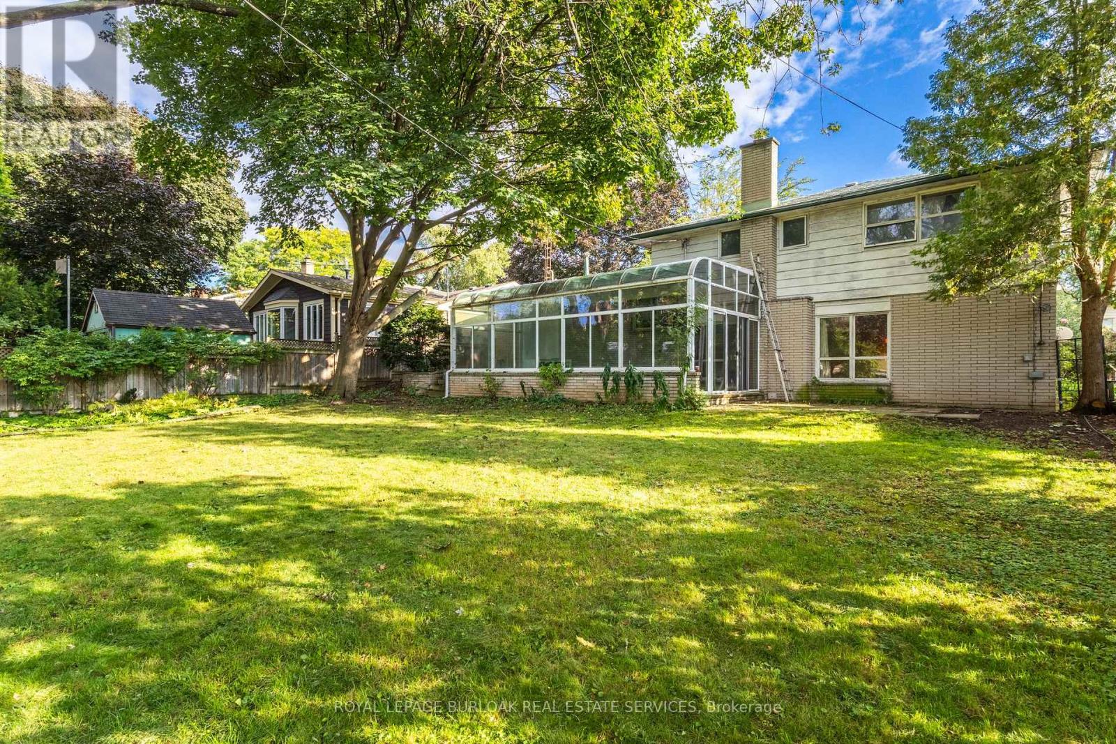 264 Camelot Drive, Burlington, Ontario  L7L 2G1 - Photo 31 - W12439867