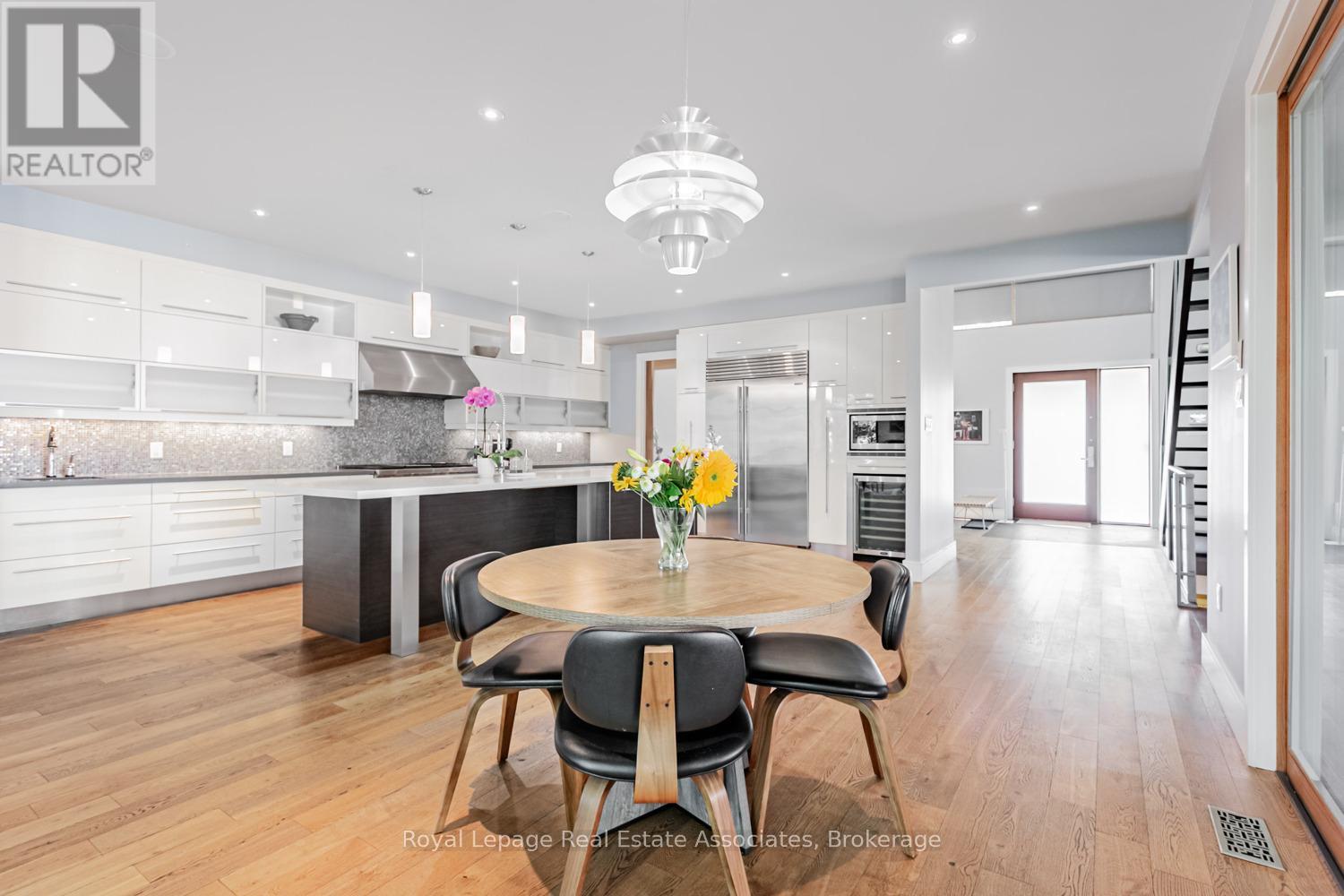 66 Inglewood Drive, Mississauga, Ontario  L5G 1X6 - Photo 9 - W12439893