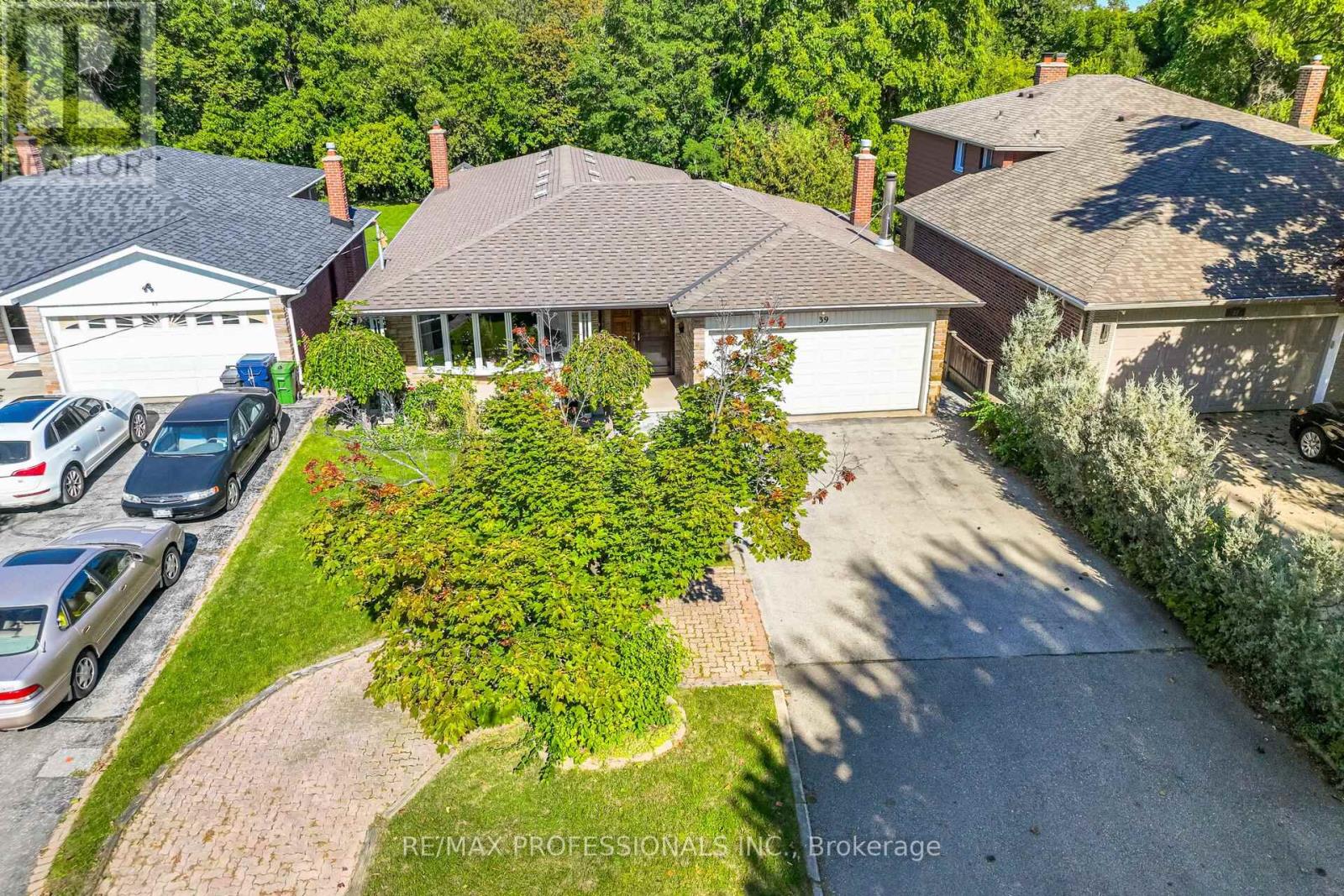 39 ELMCREST ROAD, Toronto, Ontario