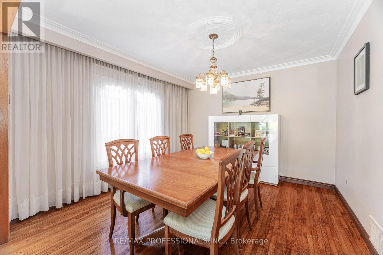 39 Elmcrest Road, Toronto, Ontario  M9C 3R7 - Photo 10 - W12439895