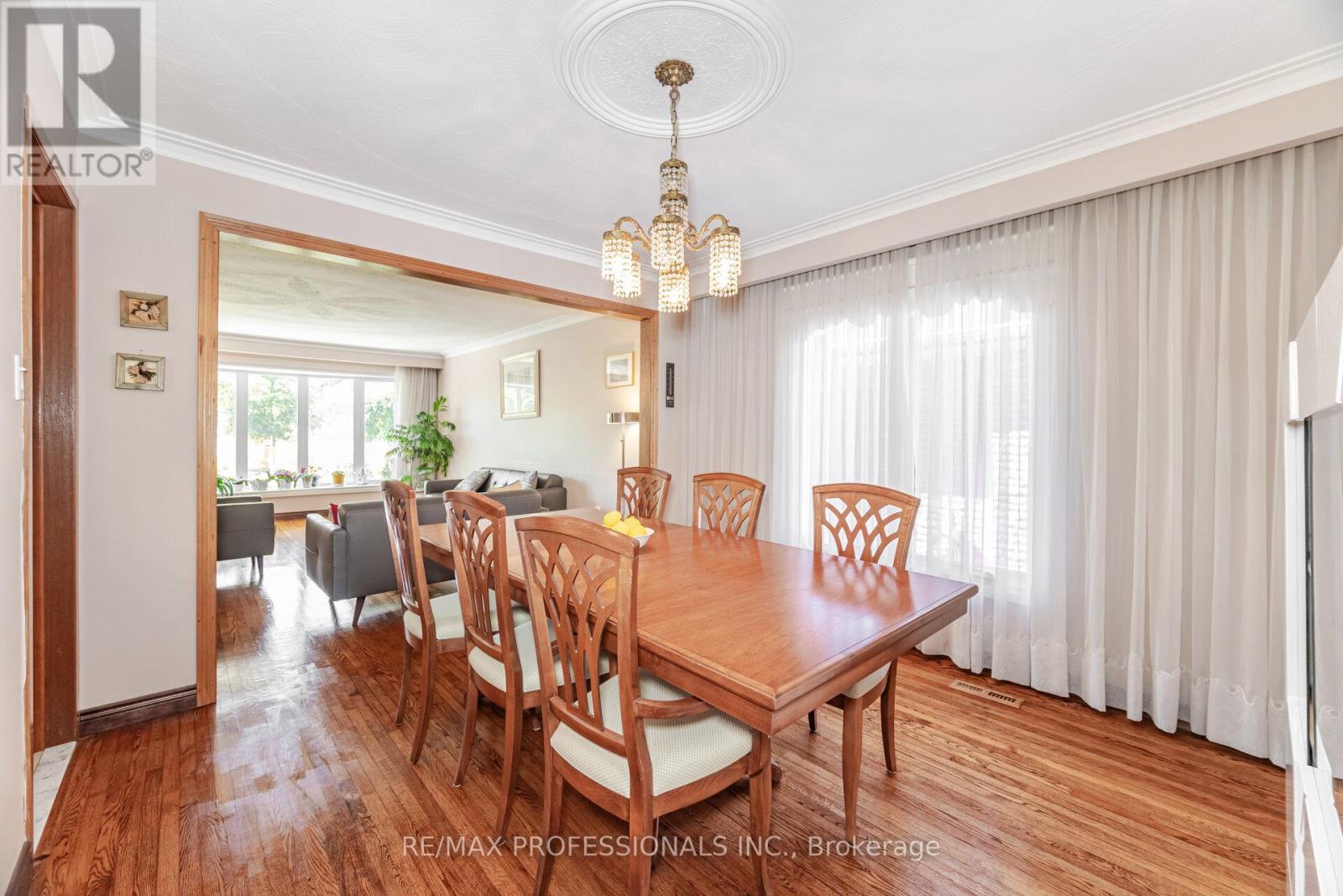 39 Elmcrest Road, Toronto, Ontario  M9C 3R7 - Photo 11 - W12439895