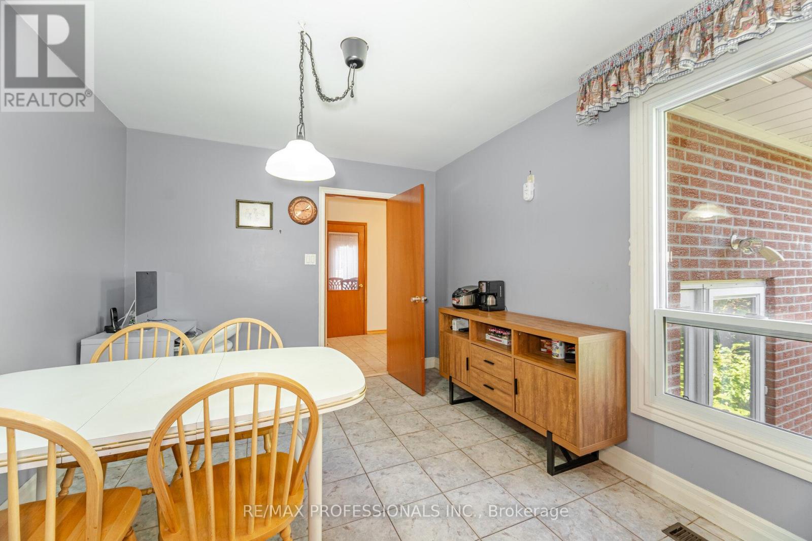 39 Elmcrest Road, Toronto, Ontario  M9C 3R7 - Photo 13 - W12439895