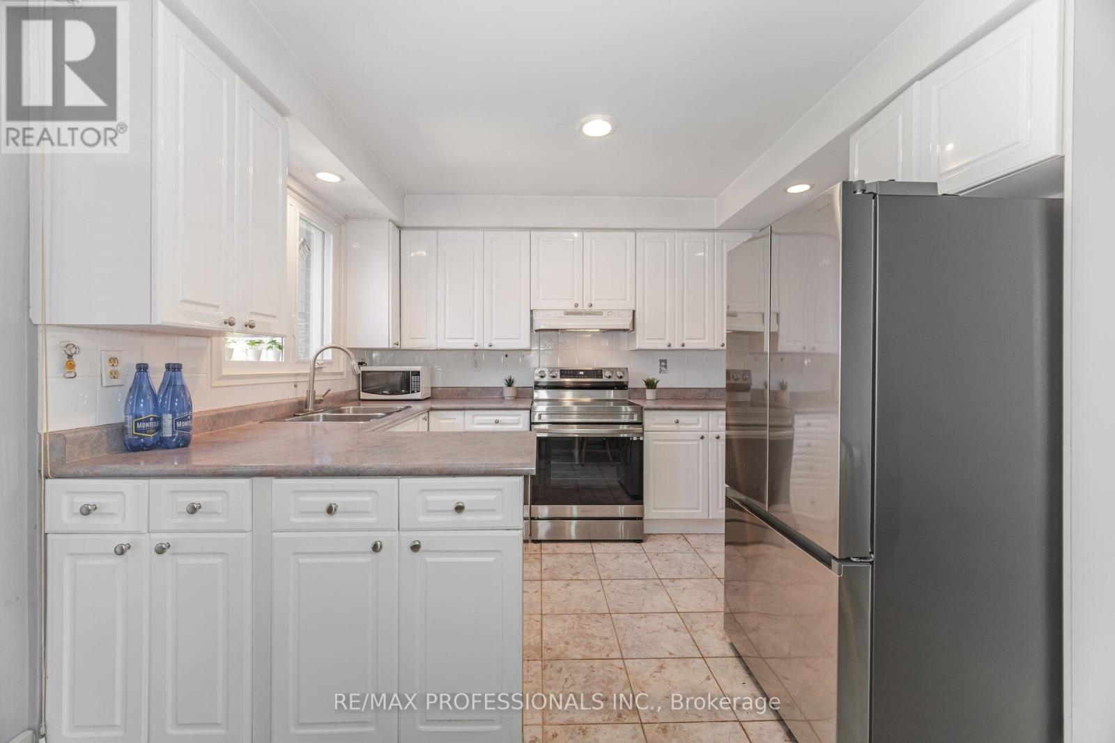39 Elmcrest Road, Toronto, Ontario  M9C 3R7 - Photo 14 - W12439895