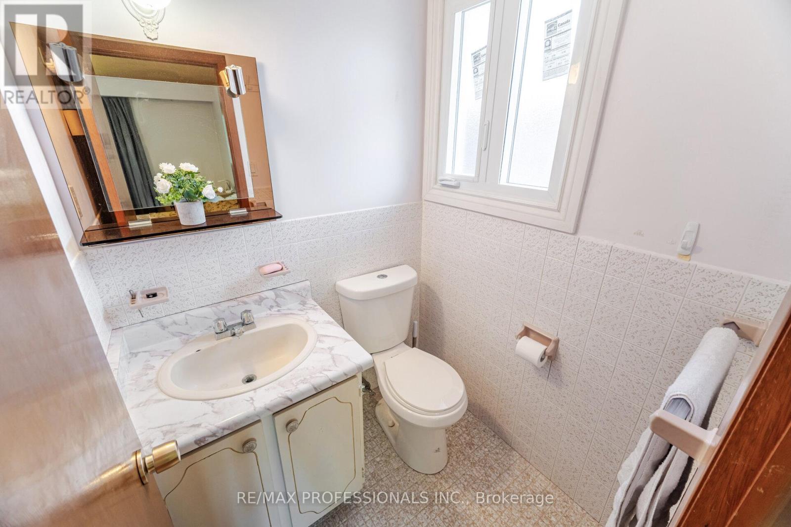 39 Elmcrest Road, Toronto, Ontario  M9C 3R7 - Photo 20 - W12439895