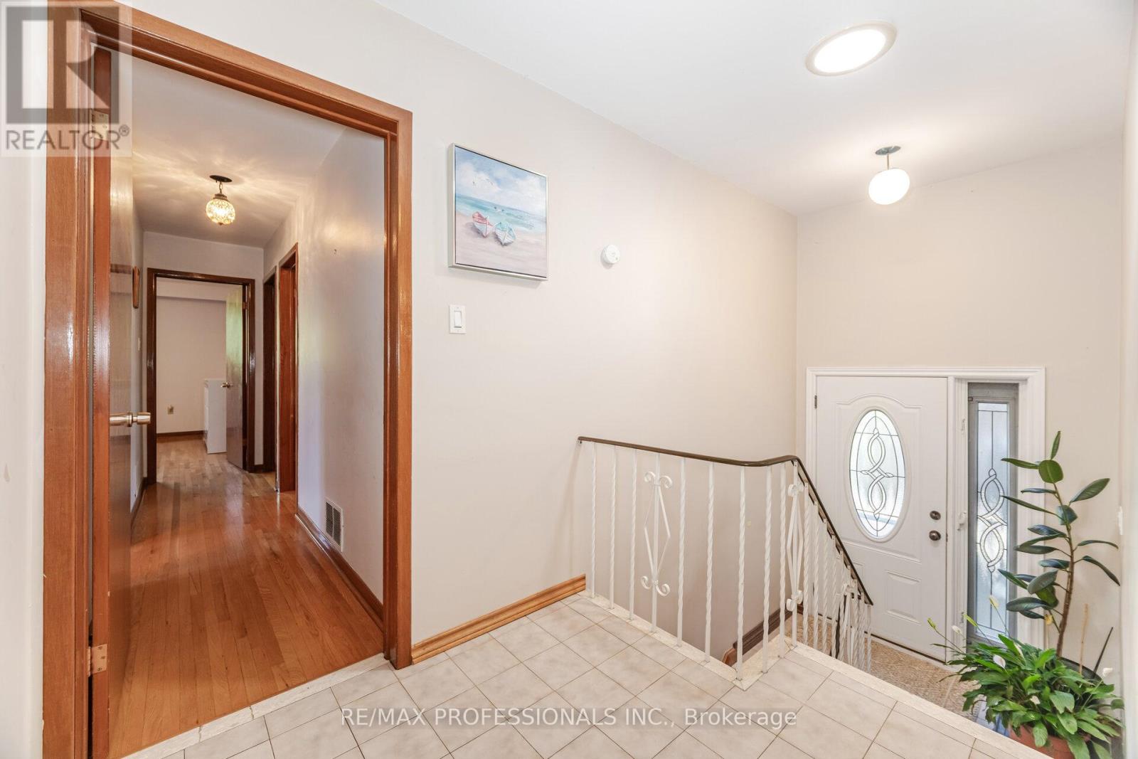 39 Elmcrest Road, Toronto, Ontario  M9C 3R7 - Photo 26 - W12439895