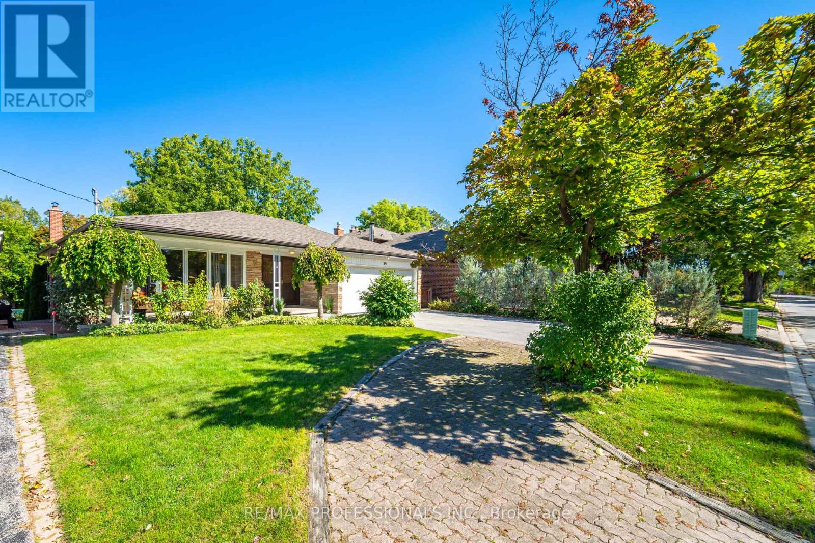 39 Elmcrest Road, Toronto, Ontario  M9C 3R7 - Photo 3 - W12439895