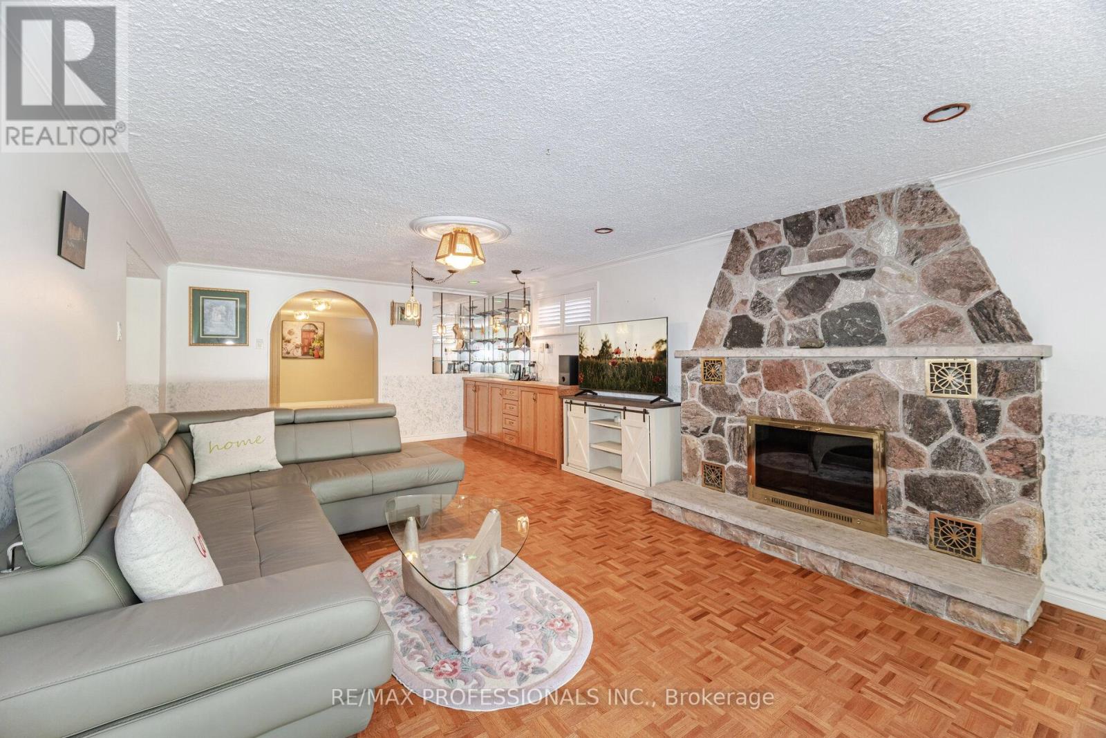 39 Elmcrest Road, Toronto, Ontario  M9C 3R7 - Photo 31 - W12439895