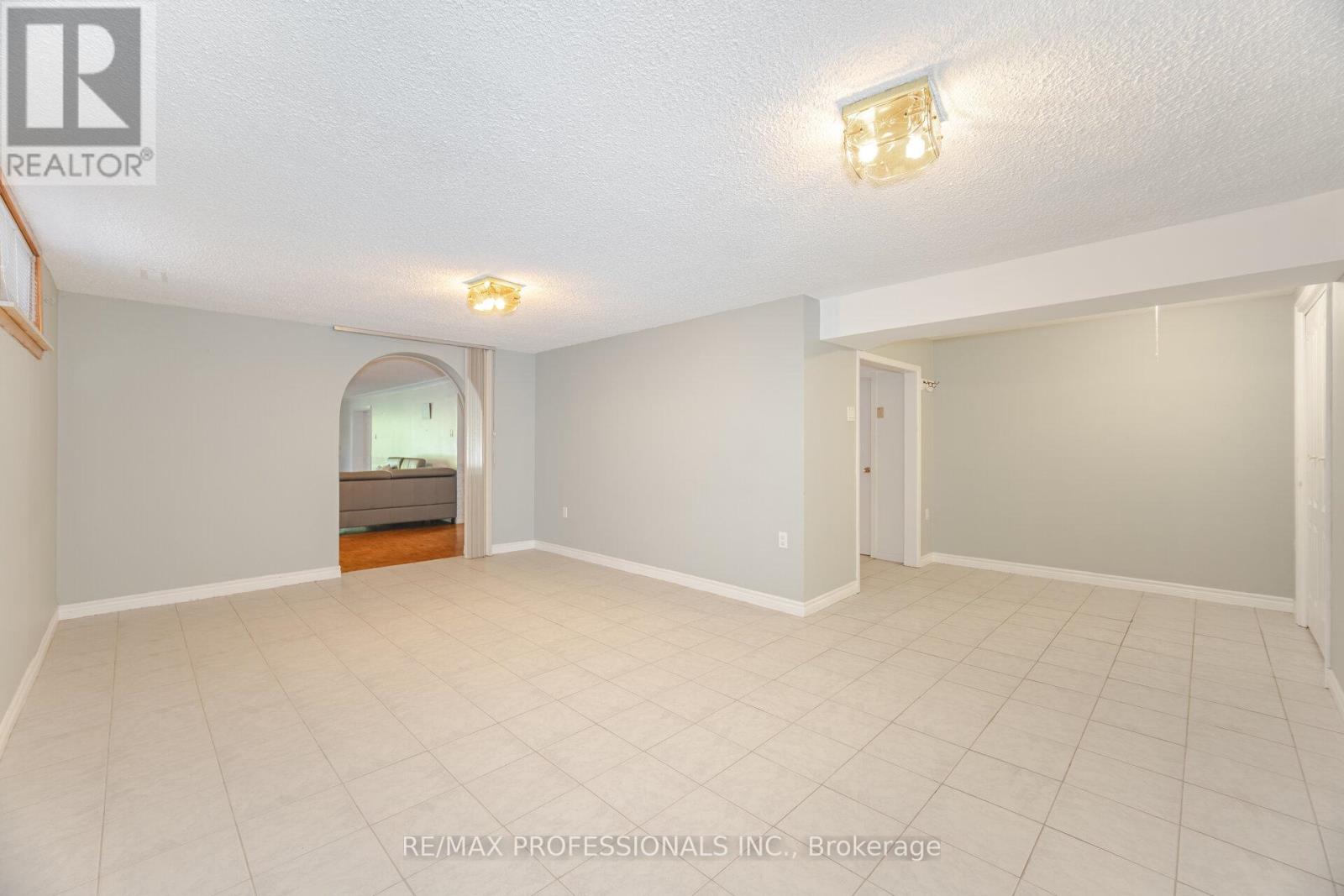 39 Elmcrest Road, Toronto, Ontario  M9C 3R7 - Photo 35 - W12439895