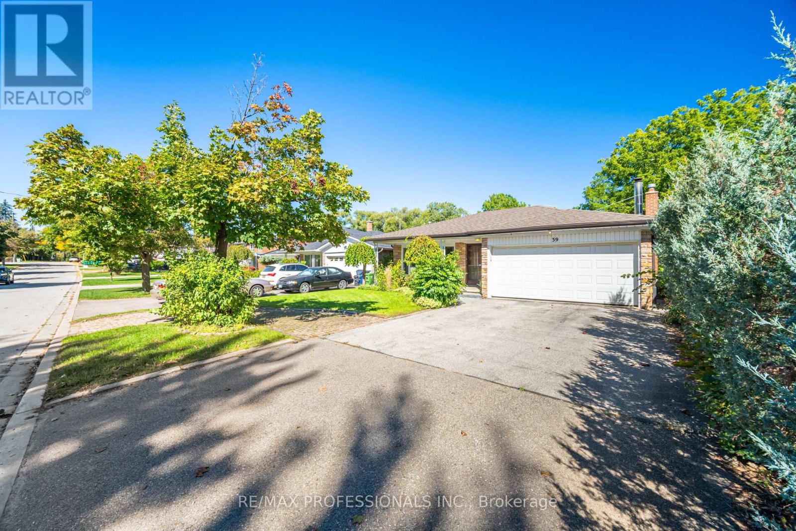 39 Elmcrest Road, Toronto, Ontario  M9C 3R7 - Photo 4 - W12439895