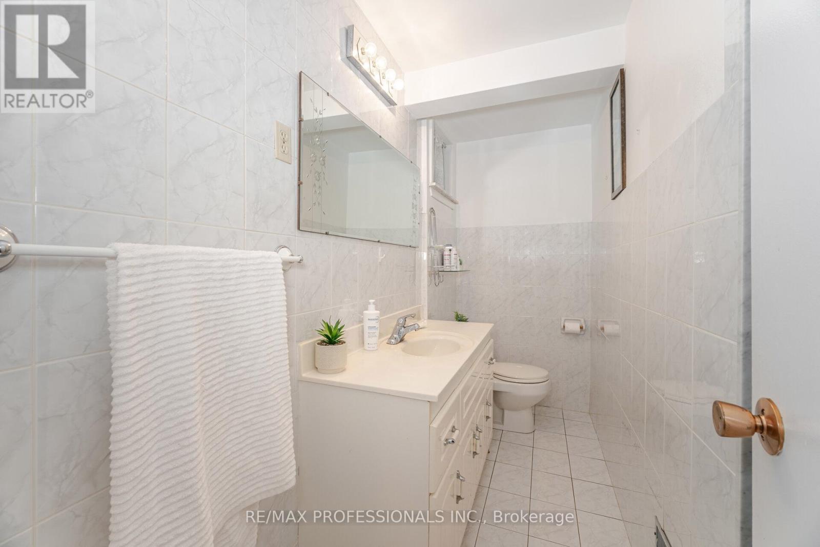 39 Elmcrest Road, Toronto, Ontario  M9C 3R7 - Photo 40 - W12439895