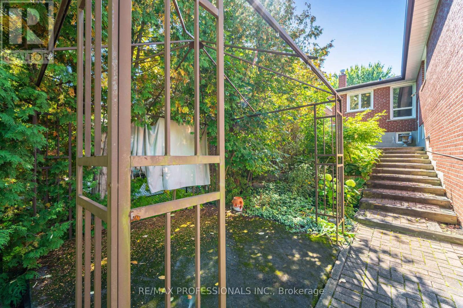 39 Elmcrest Road, Toronto, Ontario  M9C 3R7 - Photo 42 - W12439895