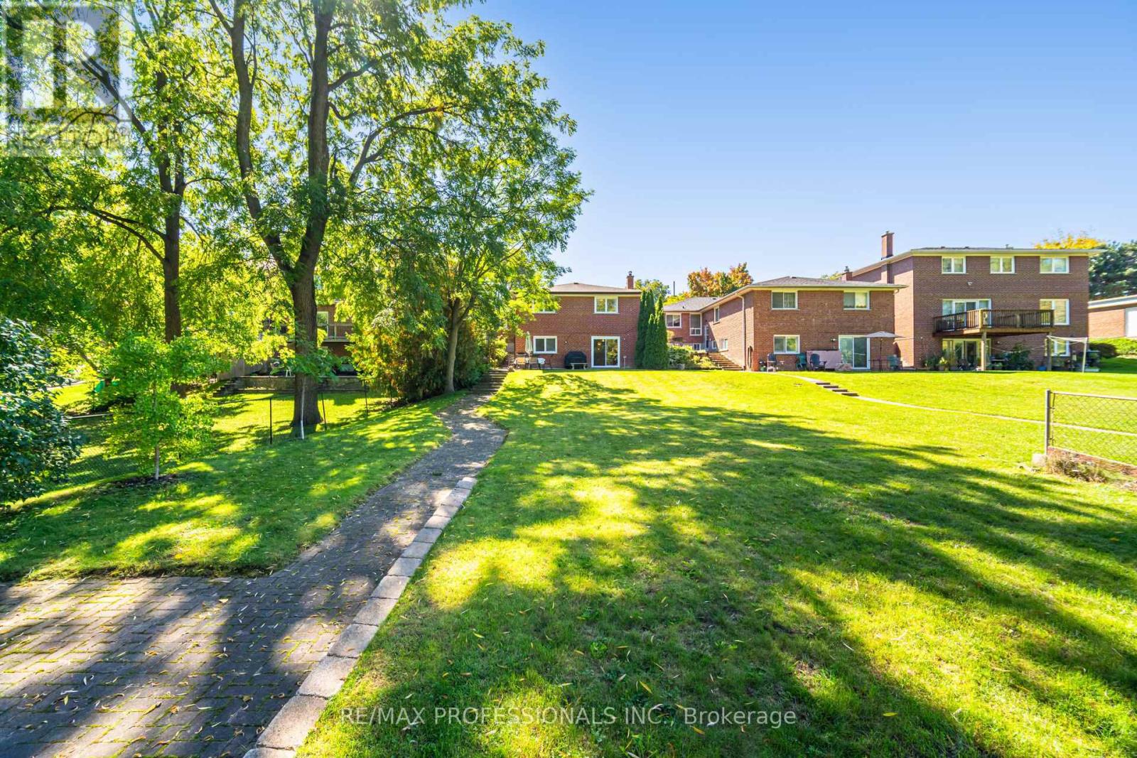 39 Elmcrest Road, Toronto, Ontario  M9C 3R7 - Photo 48 - W12439895