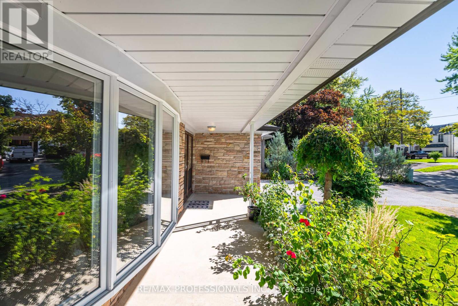 39 Elmcrest Road, Toronto, Ontario  M9C 3R7 - Photo 5 - W12439895