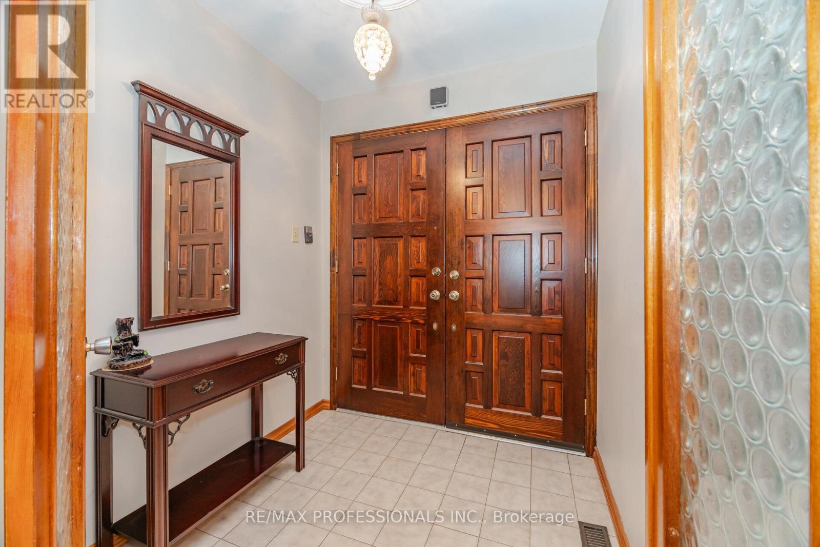 39 Elmcrest Road, Toronto, Ontario  M9C 3R7 - Photo 6 - W12439895