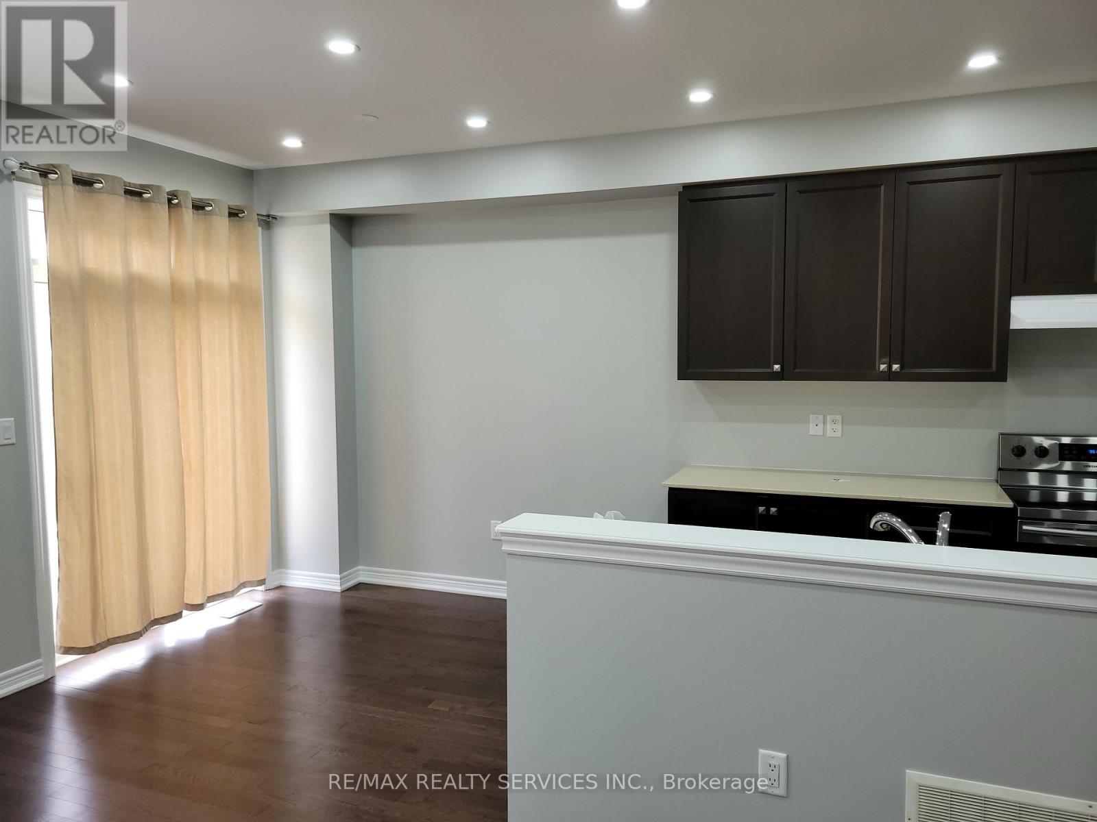 60 True Blue Crescent, Caledon, Ontario  L7E 4K7 - Photo 5 - W12439912