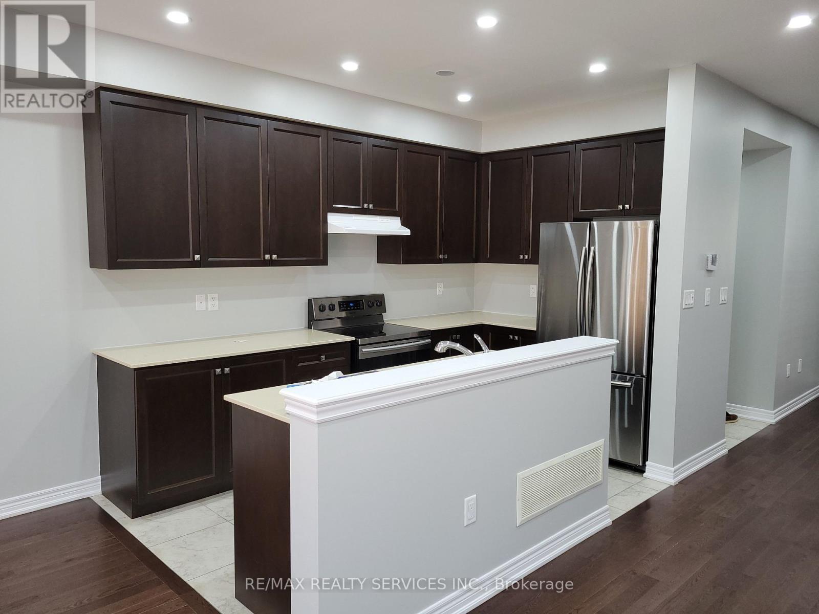 60 True Blue Crescent, Caledon, Ontario  L7E 4K7 - Photo 6 - W12439912
