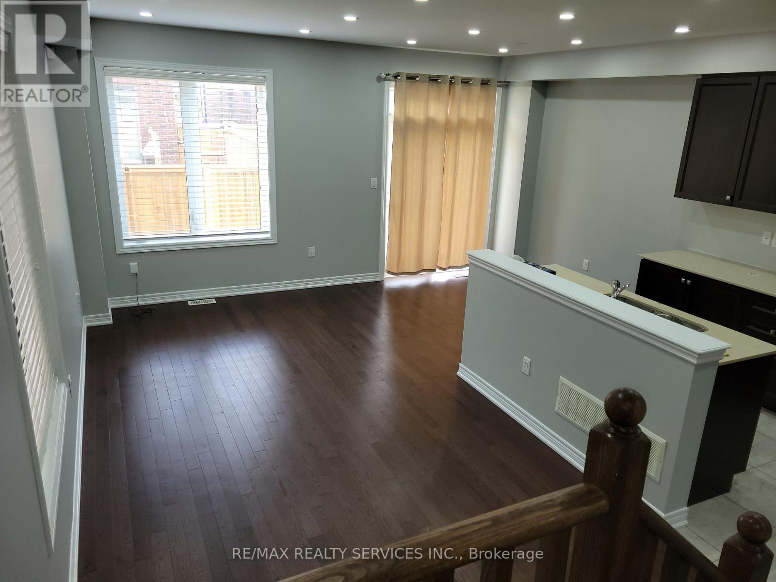 60 True Blue Crescent, Caledon, Ontario  L7E 4K7 - Photo 7 - W12439912