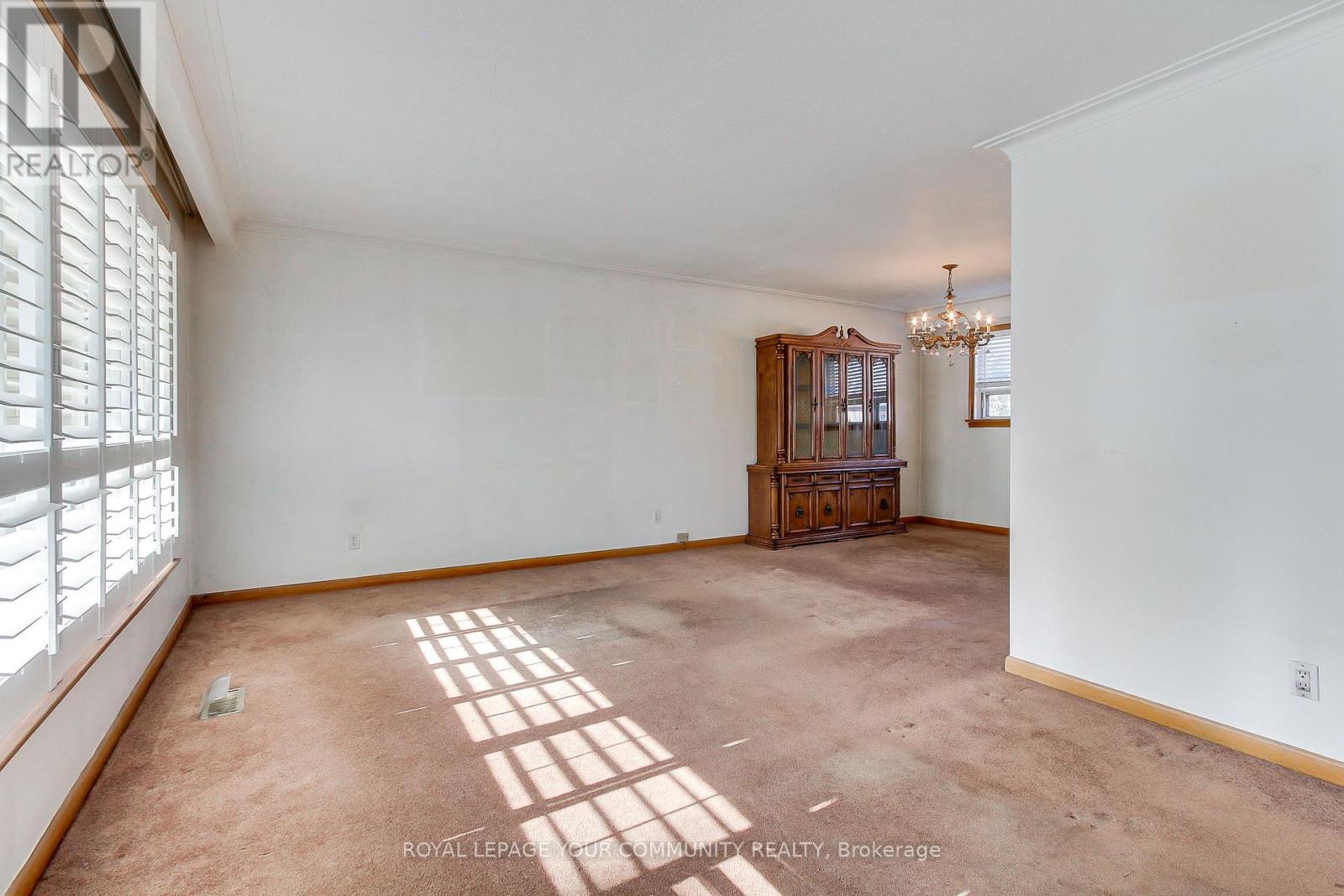 79 Sun Row Drive, Toronto, Ontario  M9P 3H9 - Photo 10 - W12439928