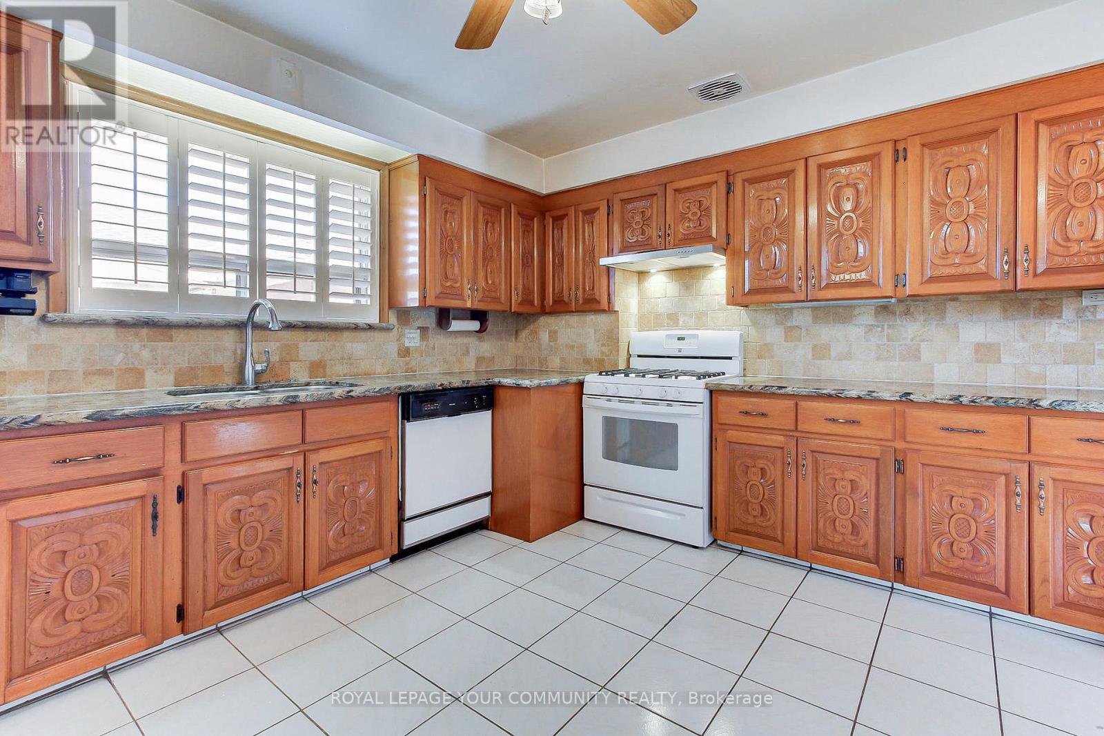 79 Sun Row Drive, Toronto, Ontario  M9P 3H9 - Photo 18 - W12439928