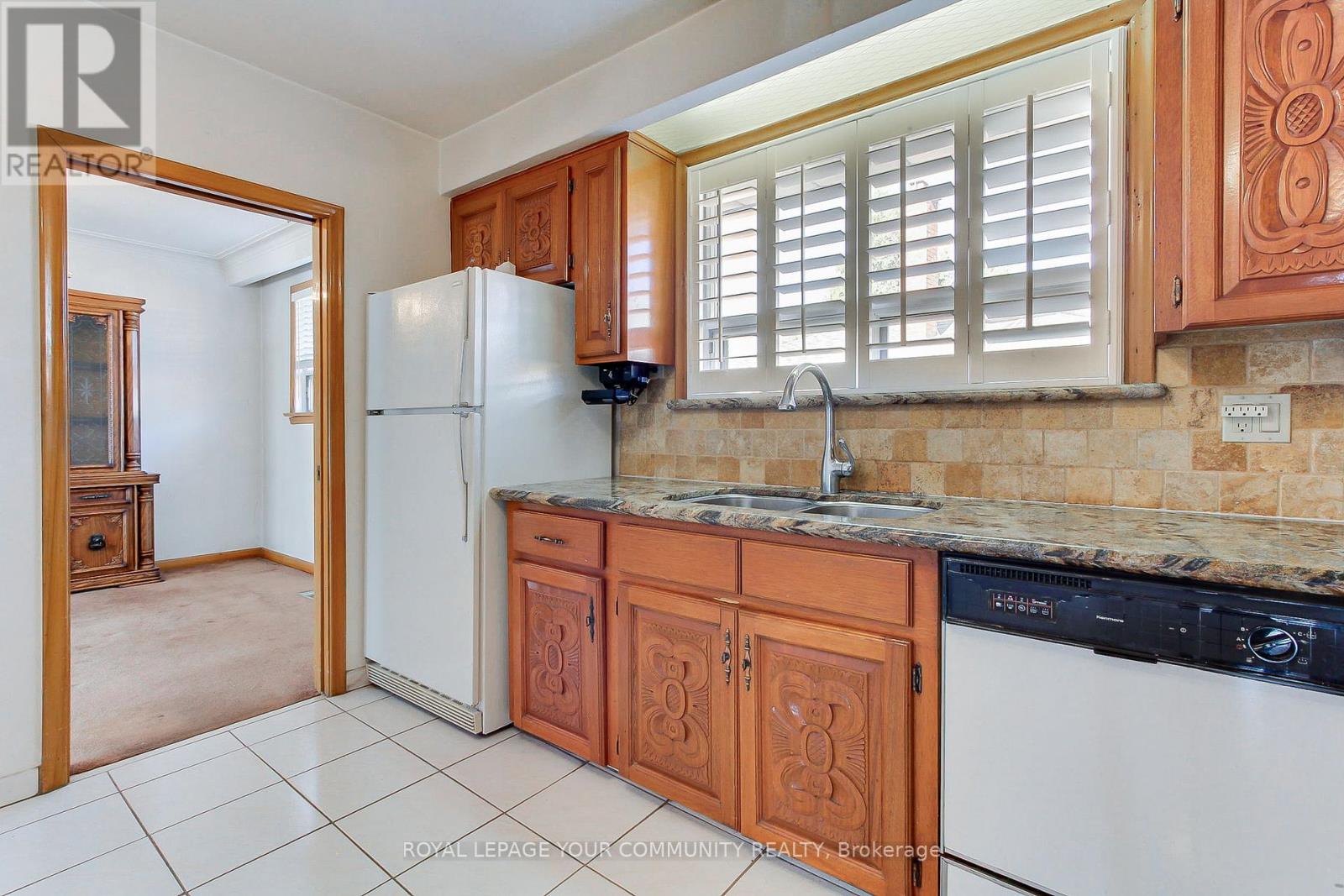 79 Sun Row Drive, Toronto, Ontario  M9P 3H9 - Photo 20 - W12439928