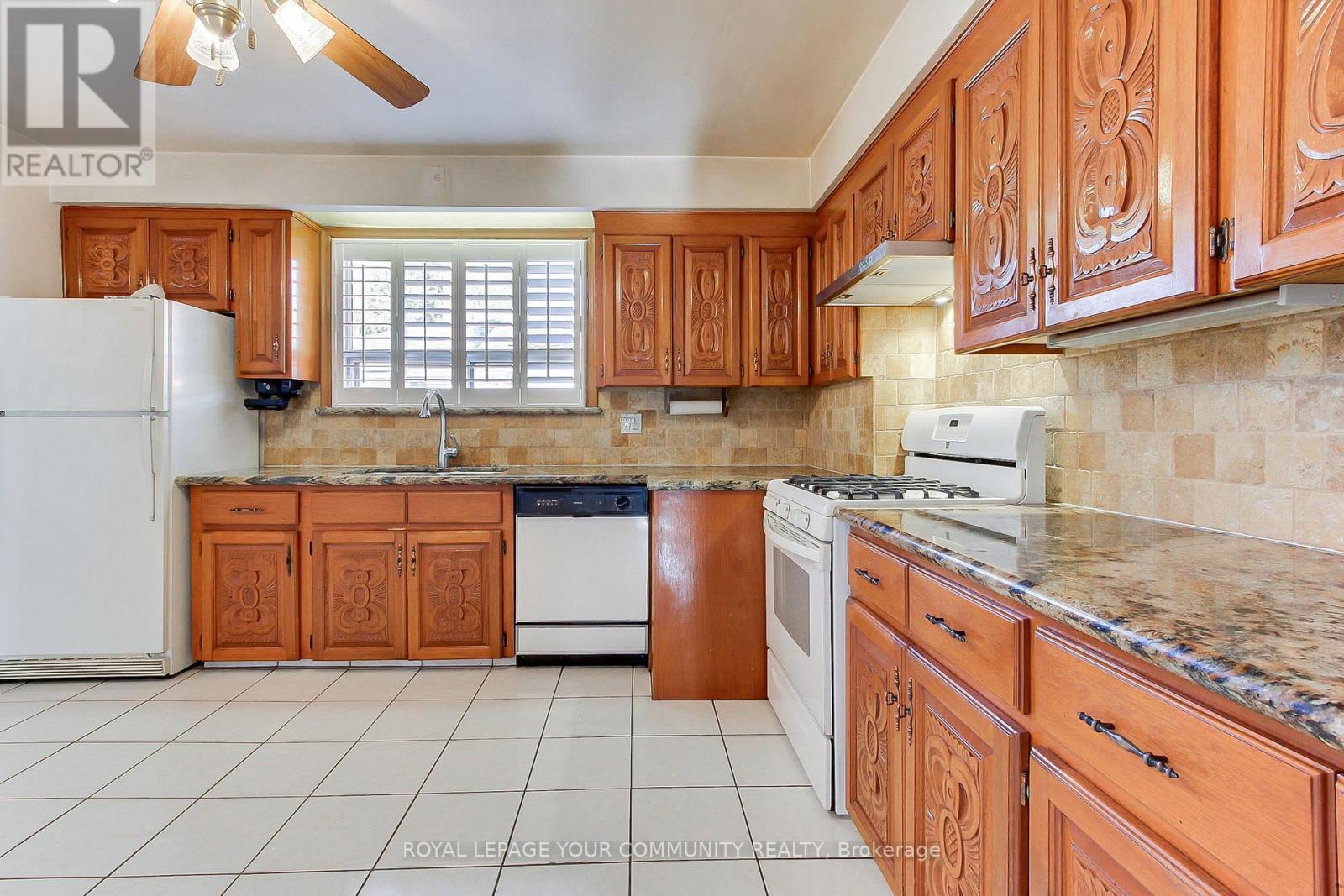 79 Sun Row Drive, Toronto, Ontario  M9P 3H9 - Photo 21 - W12439928