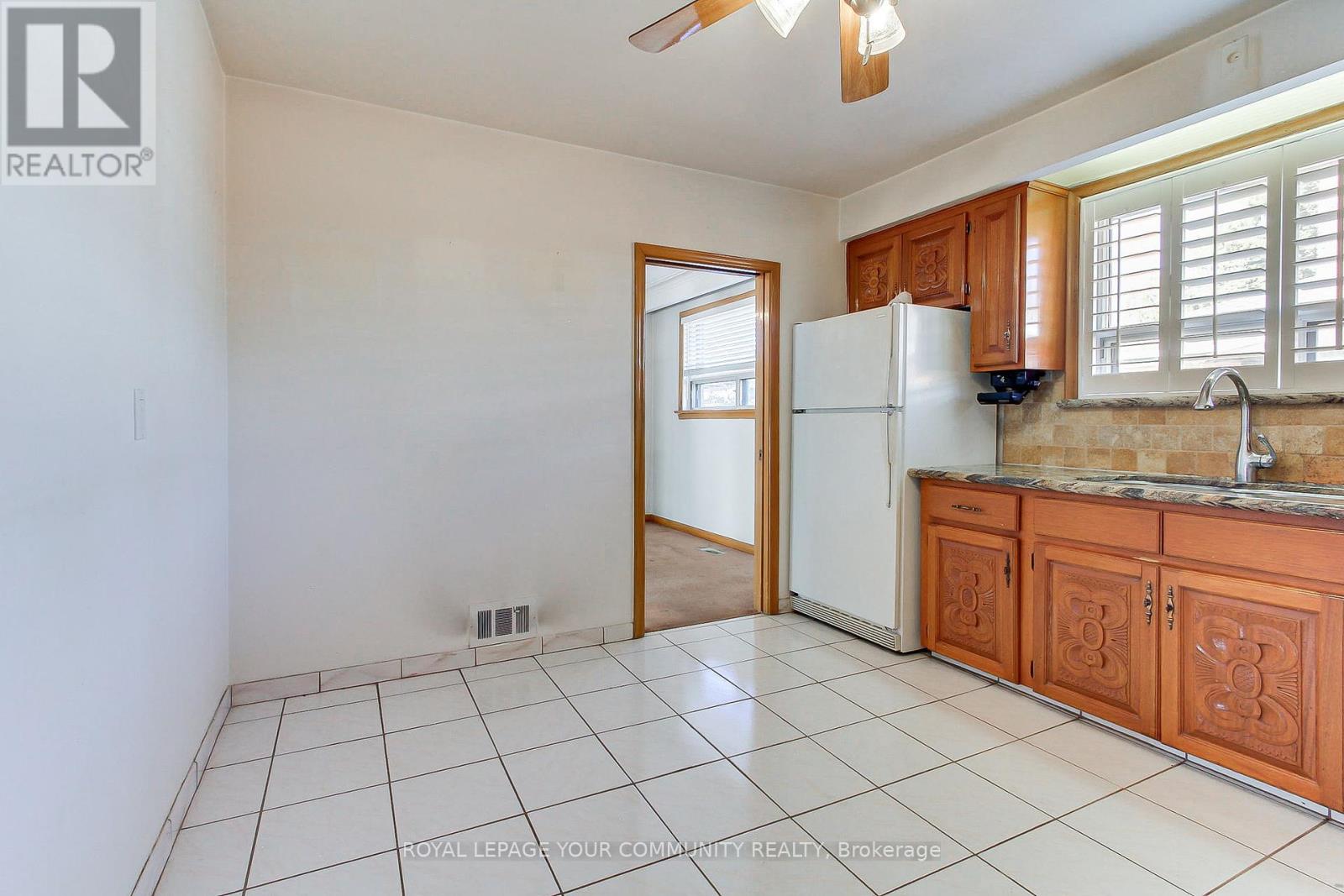 79 Sun Row Drive, Toronto, Ontario  M9P 3H9 - Photo 22 - W12439928